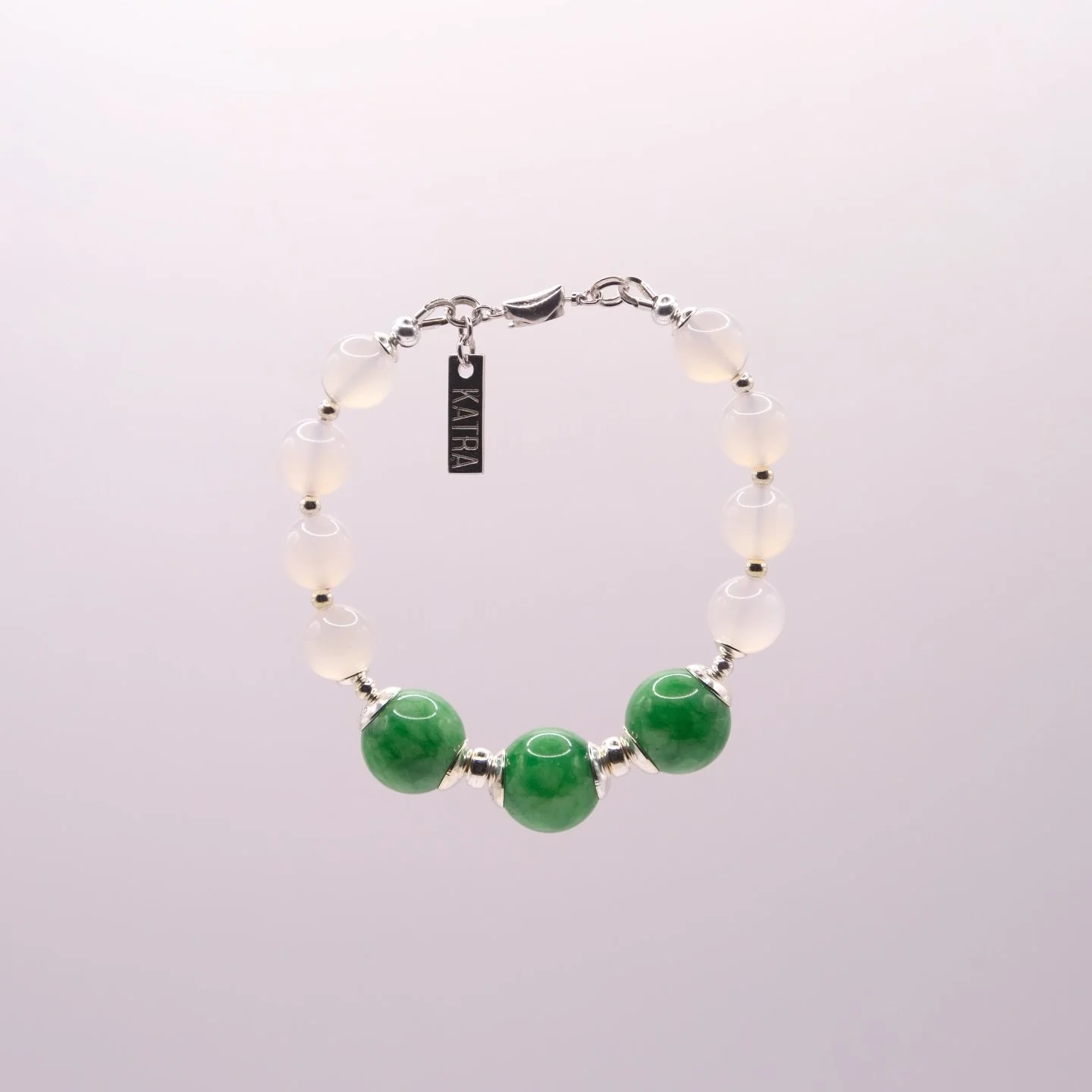 The Leaf Mantle bracelet with nephrite jade and white agate, in sterling silver. Limited availability at katra.studio 💚
Pairs well with our Leaf Mantle necklace, or a similar bracelets with green onyx or red carnelian.