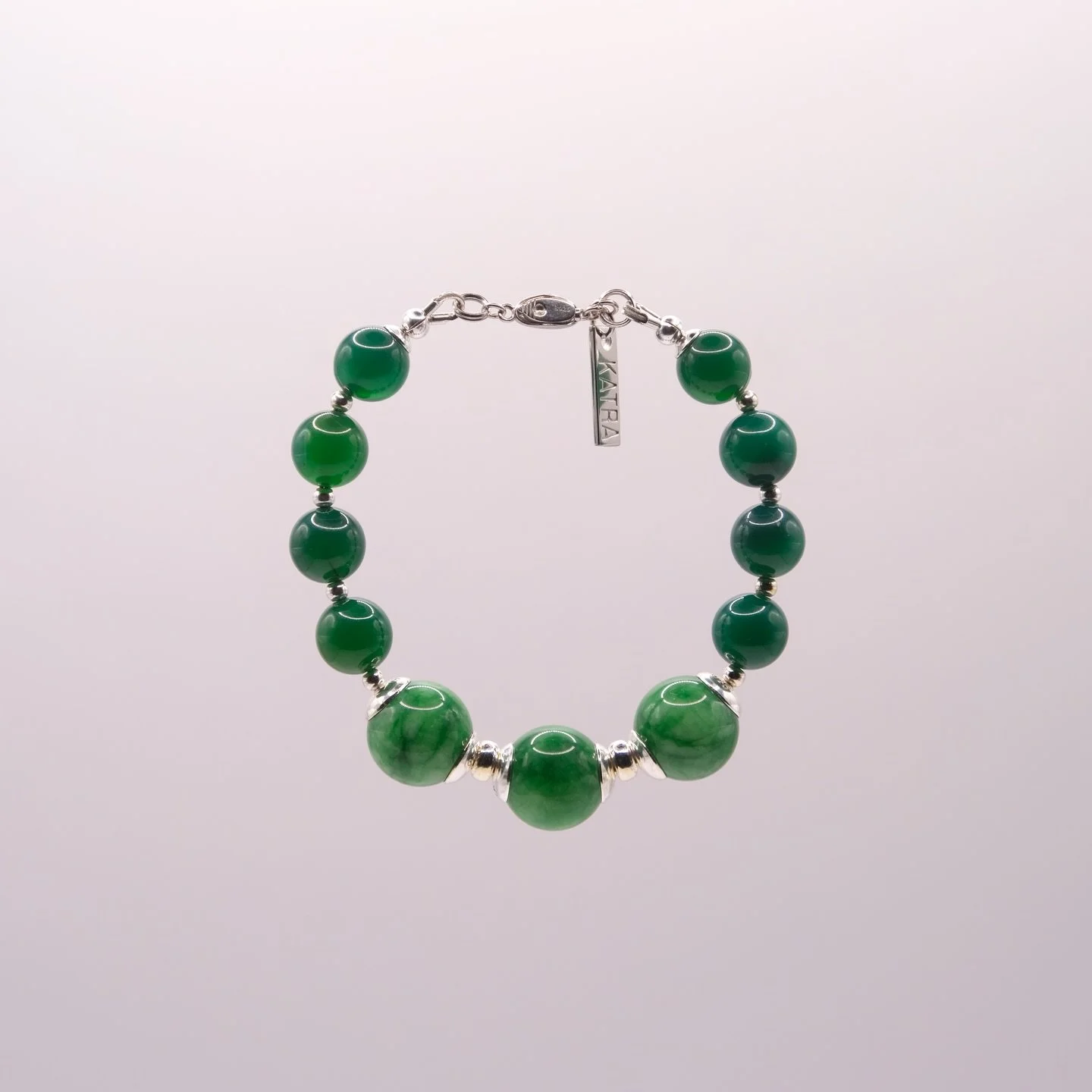 The Leaf Mantle bracelet with nephrite jade and green onyx, in sterling silver. Limited availability at katra.studio 💚
Pairs well with our Leaf Mantle necklace, or a similar bracelets with white agate or red carnelian.