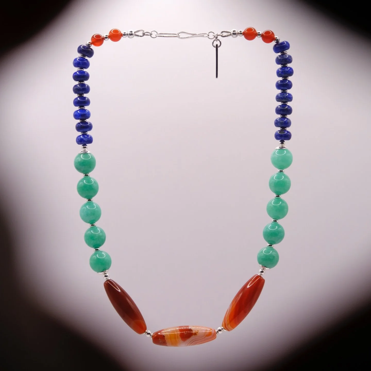 Getting strong marine vibes from the Seafire necklace. The sandy bottom, pebbles, corals, deep blue waves, fish and seaweed - it&rsquo;s all here.

Available at katra.studio 💙