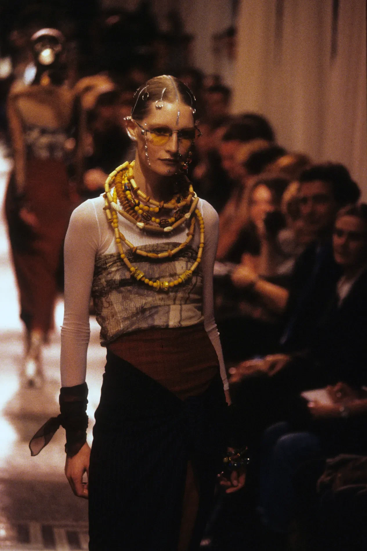 00021a-jean-paul-gaultier-spring-1994-ready-to-wear-detail-kirsten-owen.jpg.webp