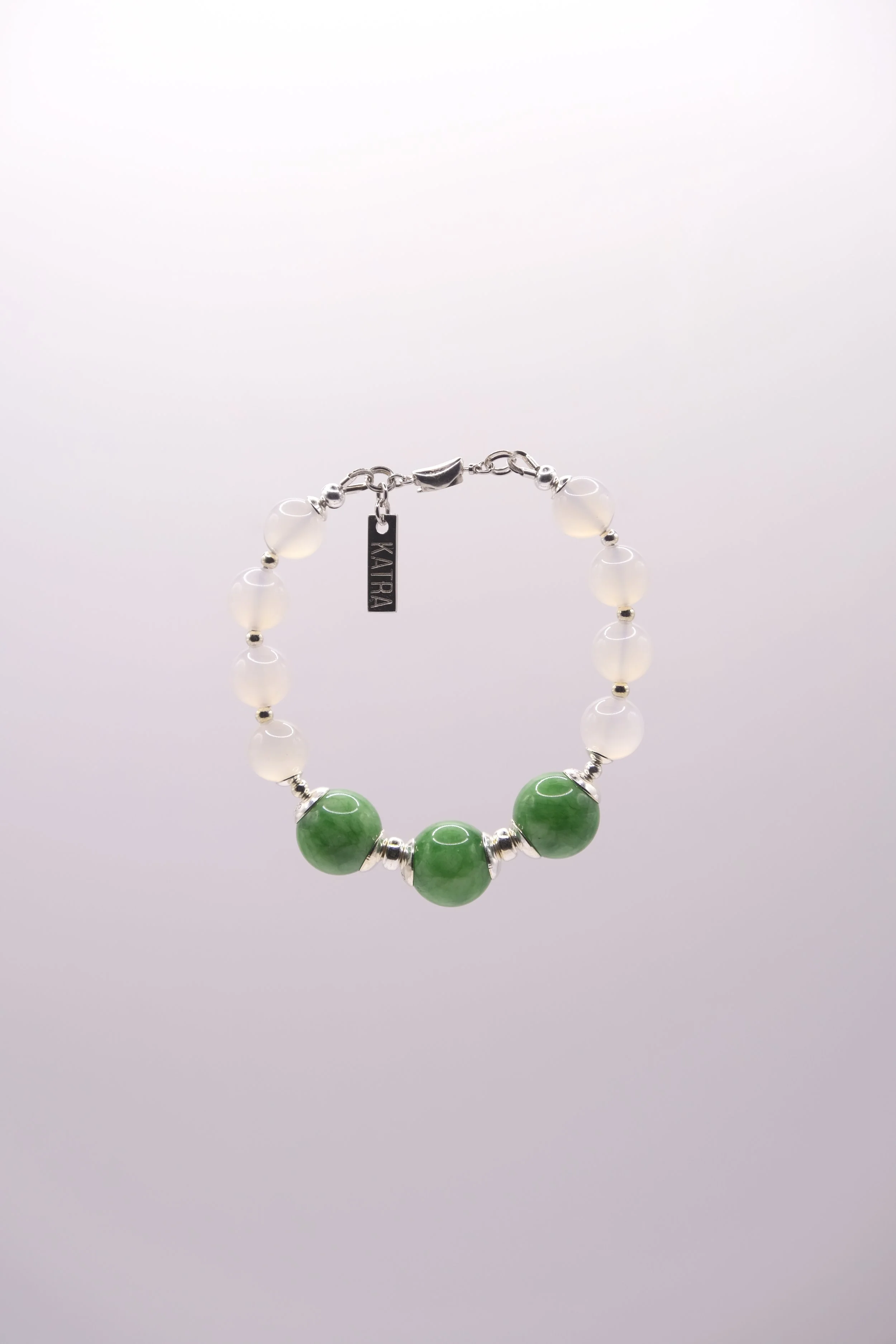 Leaf Mantle with White Agate