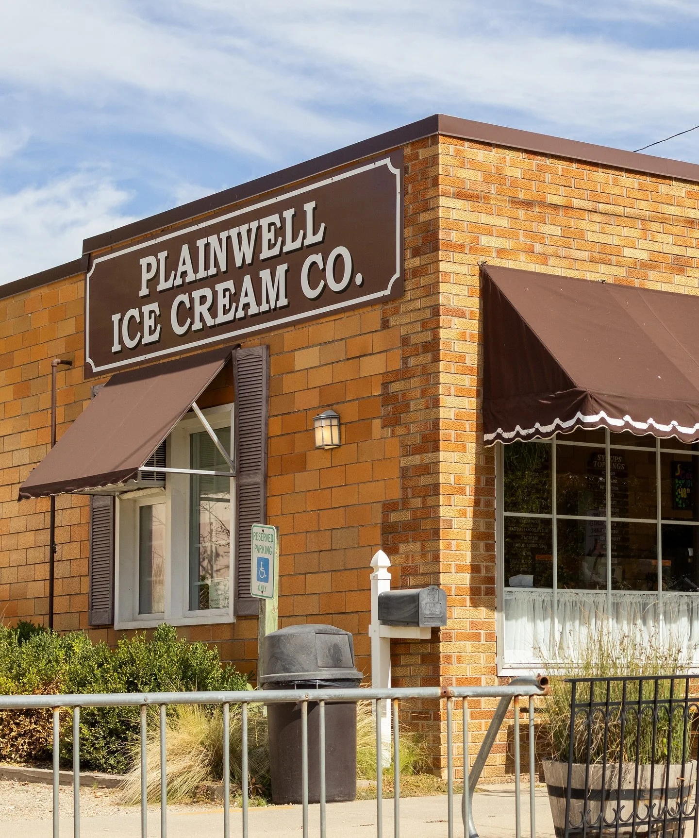 Well it’s October already! Sunday Oct. 26th will be our last day for the season🍨
But for now, we have great ice cream weather and you still have plenty of time to stock up on your favorite half gallons for the winter!