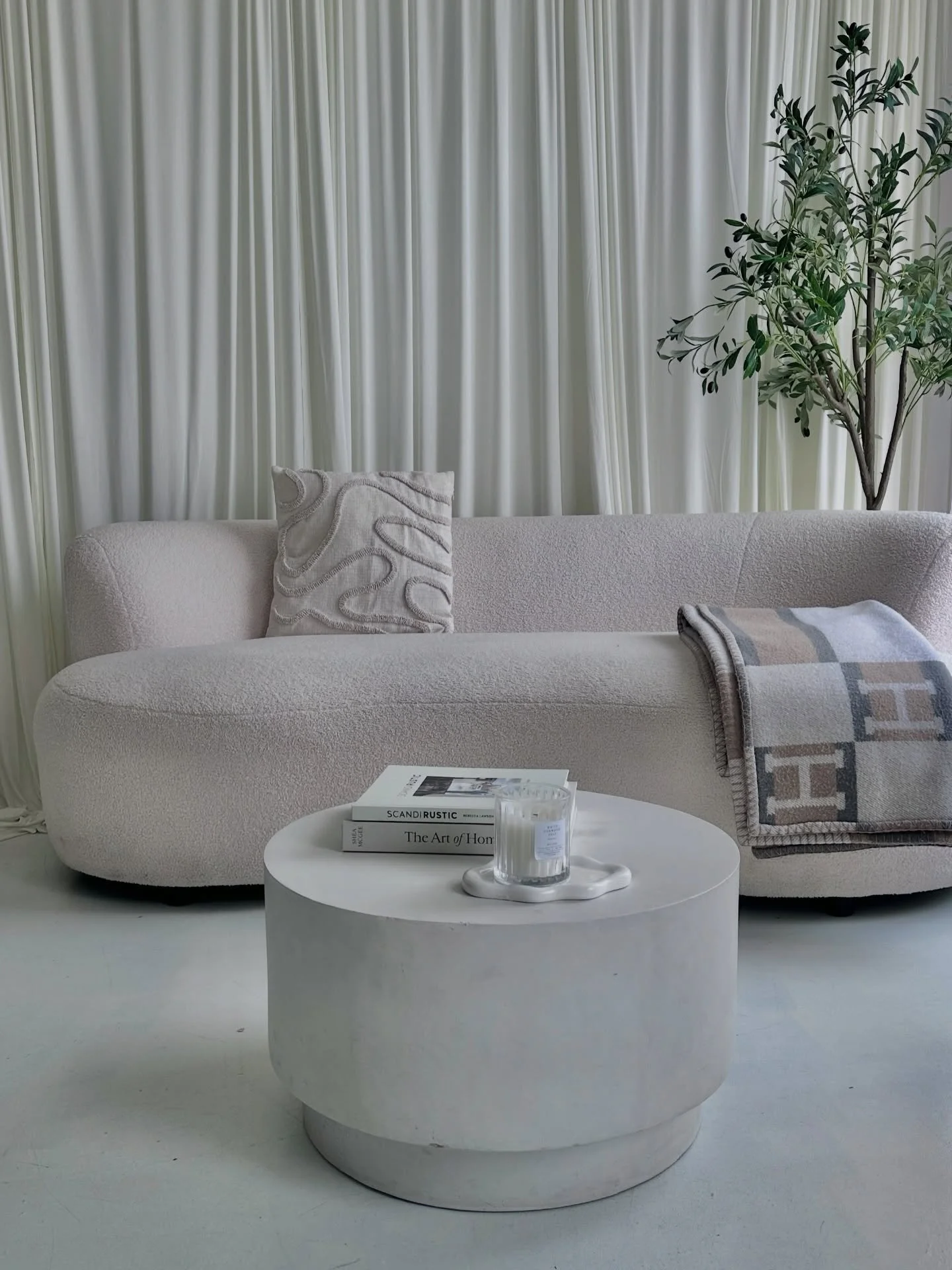 Batch once. Breathe for a quarter. 😮&zwj;💨✨

One focused day.
✔️ 3 months of content planned
✔️ Reels, stills, BTS, hooks, headlines
✔️ No daily &ldquo;what should I post?&rdquo; panic

For business owners who need their time back,
social media man