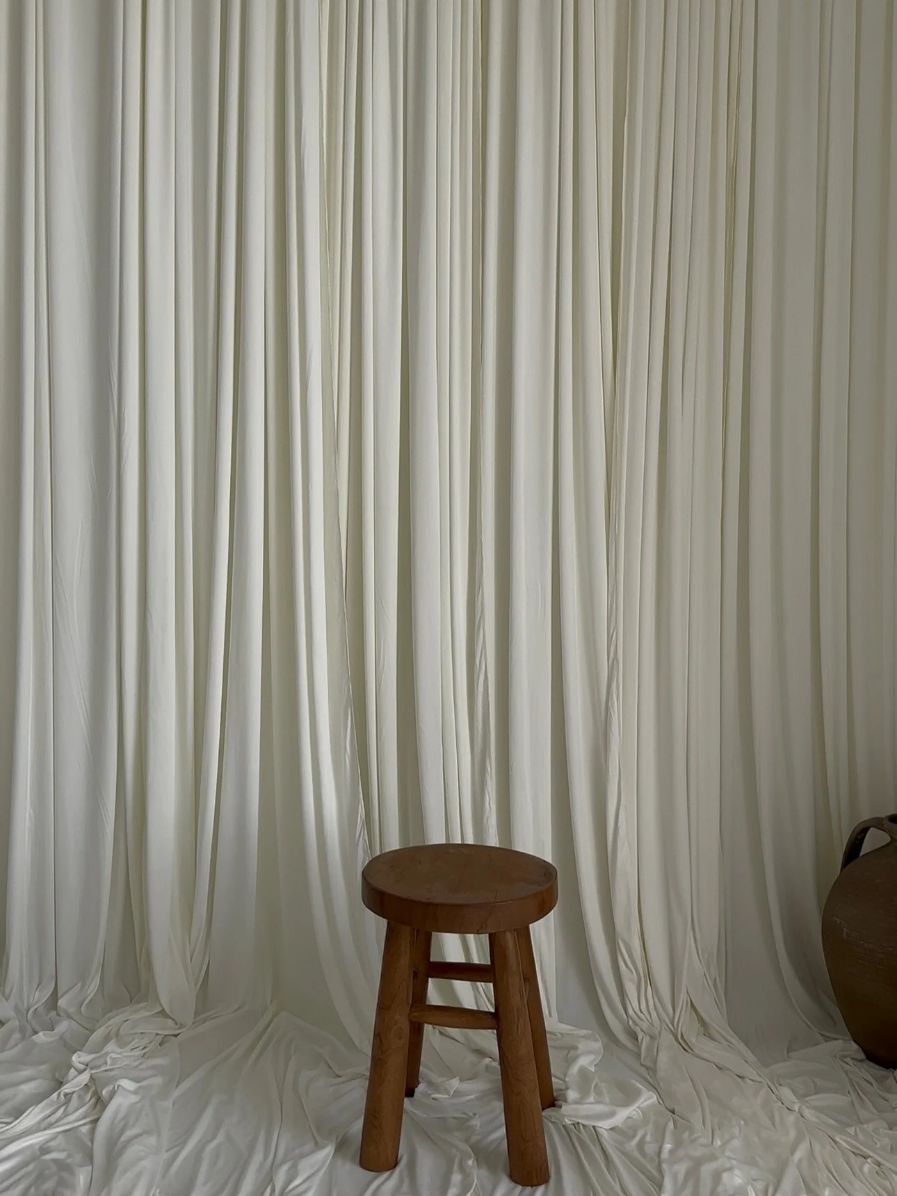 Sometimes you just need a subtle but simple backdrop.
You&rsquo;re the main character. 

A perfect backdrop for our Pilates queens, yoga lovers, breath workers and anyone that holds space for others. This soft backdrop is perfect for that brand shot!