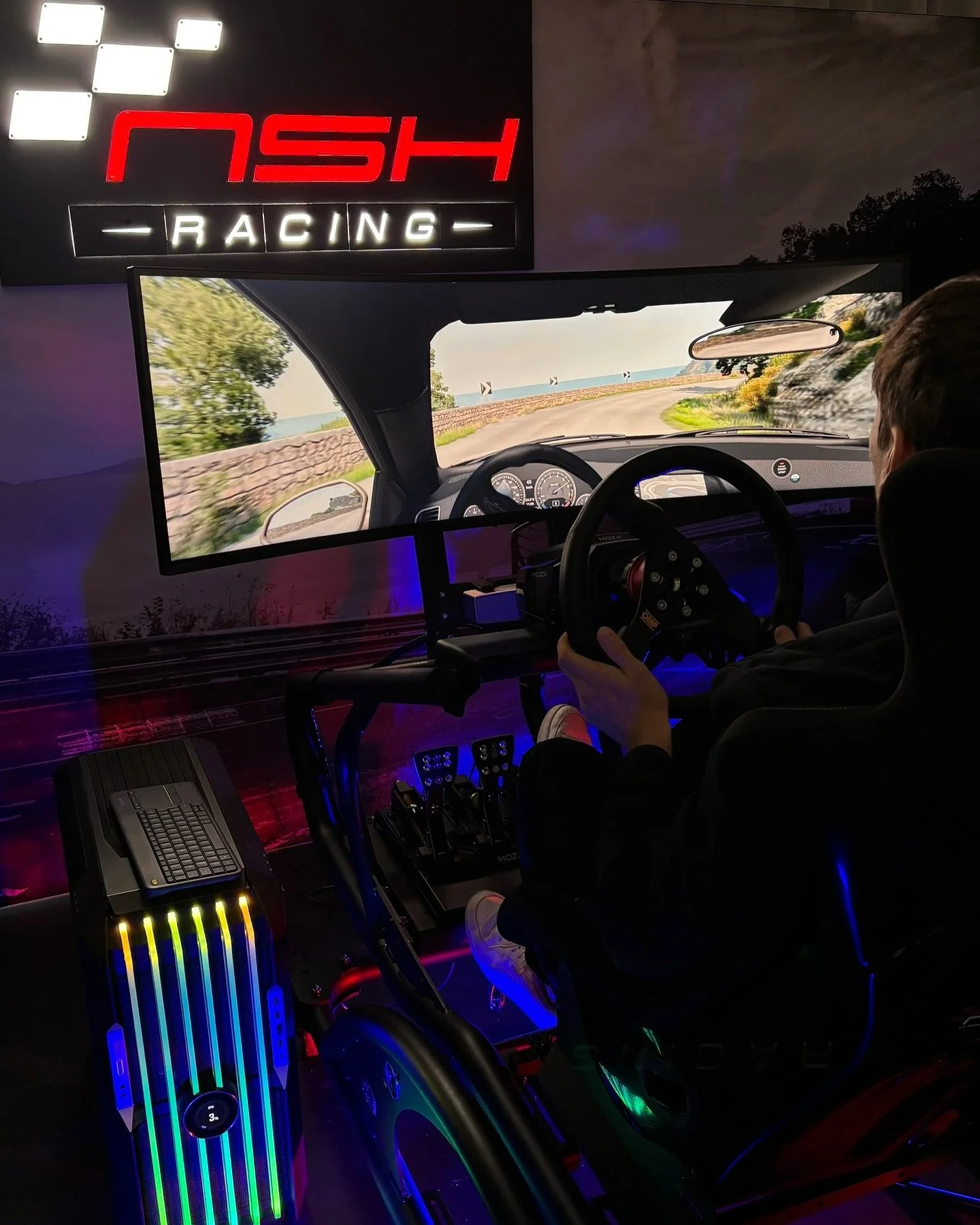 🌍 La simulation est bien plus qu&rsquo;un outil de pilotage : c&rsquo;est un levier pour une conduite plus s&ucirc;re et plus responsable.

Chez @nsh_racing, nous voyons la simulation autrement que comme un simple outil de pilotage.
C&rsquo;est auss