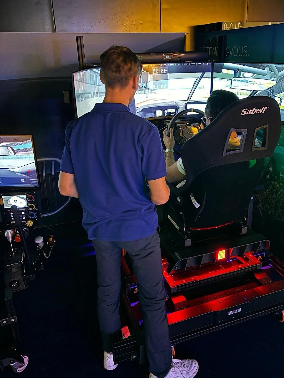 Une exp&eacute;rience diff&eacute;rente pour vos &eacute;v&eacute;nements 🤩

La simulation automobile n&rsquo;est plus r&eacute;serv&eacute;e aux passionn&eacute;s de course. C&rsquo;est aujourd&rsquo;hui un outil puissant pour f&eacute;d&eacute;rer