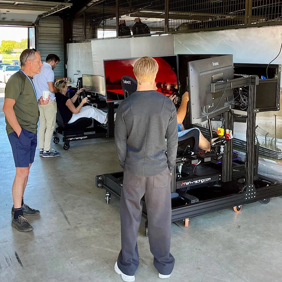 @nsh_racing x @facchinettiautomobiles, notre rendez-vous annuel !

Sur la piste ou dans nos simulateurs, nous faisons le lien direct entre r&eacute;el et virtuel.

Apr&egrave;s quelques tours d'asphalte, place &agrave; la libert&eacute; totale : baqu