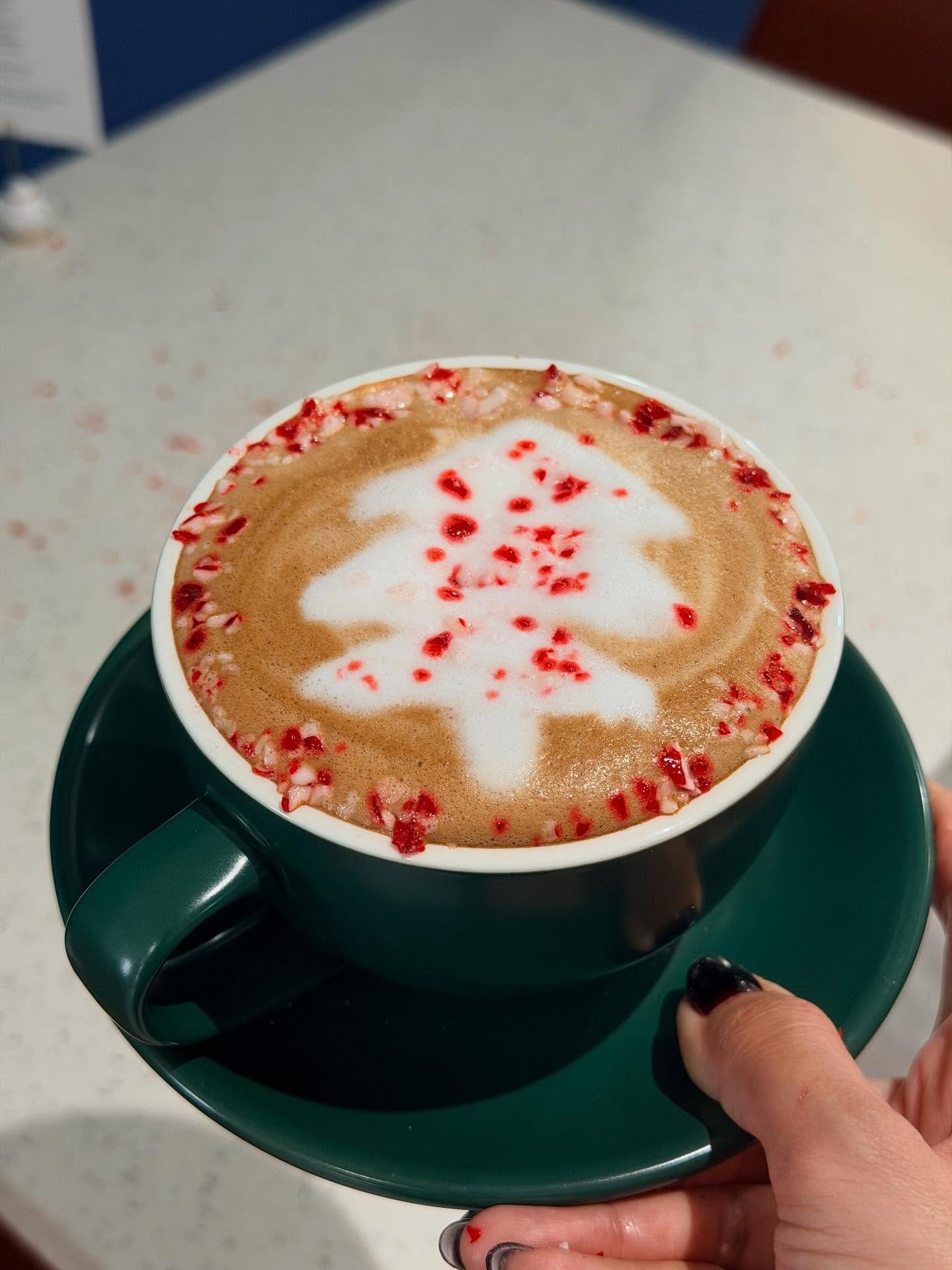 Our holiday drinks have landed 🎄Try our Peppermint Mocha or Peppermint Hot Chocolate.. so, so yummy  #aurorarestaurants #auroraeats #peppermintmocha #localcaf&eacute; #espresso