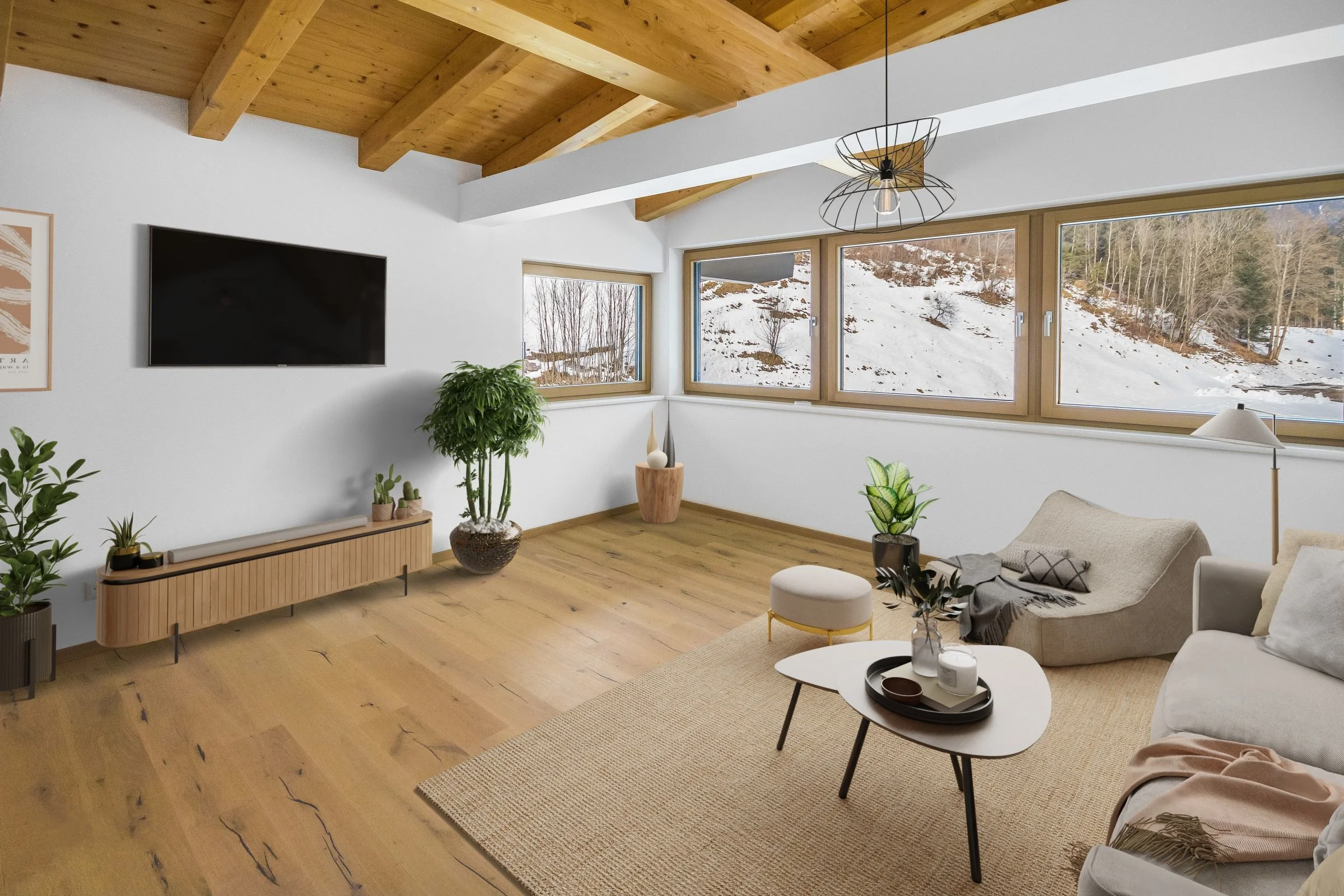 Visualisierung eines modernen Wohnzimmers mit Holzfußboden, großen Fenstern, weißer Wand, Holzbalkendecke, TV, grünen Pflanzen, bequemen Sitzgelegenheiten und Kaffeetisch mit Dekoration