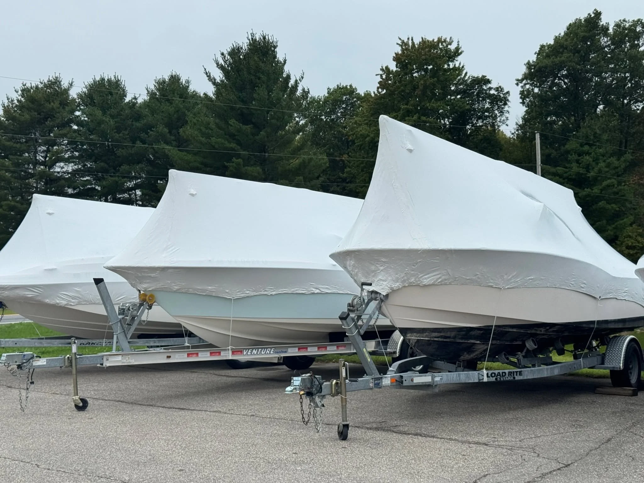 It may not be the holiday season, but we&rsquo;ve already started wrapping&hellip; shrink wrapping that is! 🎁🚤
#ShrinkWrapSeason #winterreadyboats #MarinaLife #creeksidemarine #lakechamplain #ottercreek