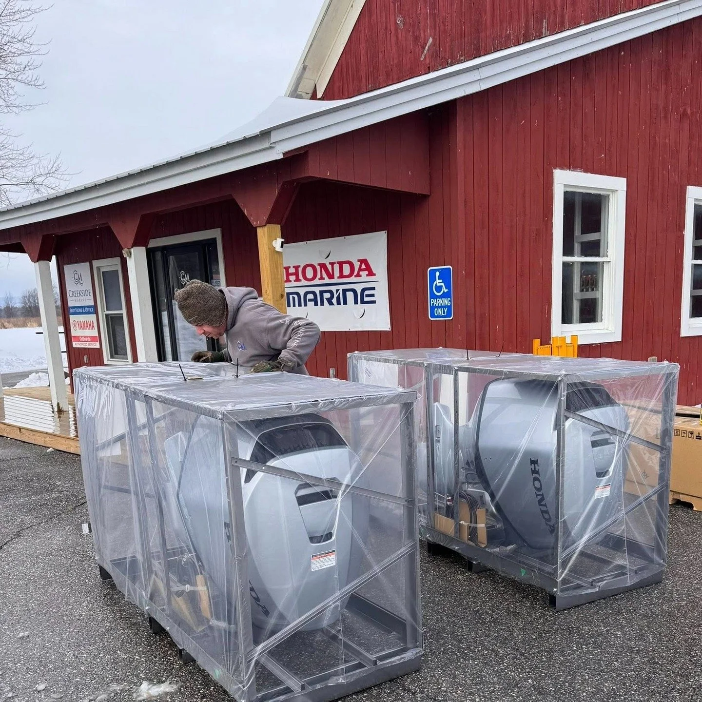 Two Honda BF150s rolled in for repowers on two separate boats. 

One of these is replacing an old 140hp Tohatsu. 

The other is replacing an older 150hp Honda with over 8,000 hours. 💥

#creeksidemarinevt #vtboaters
#hondamarine #LakeChamplain #vermo
