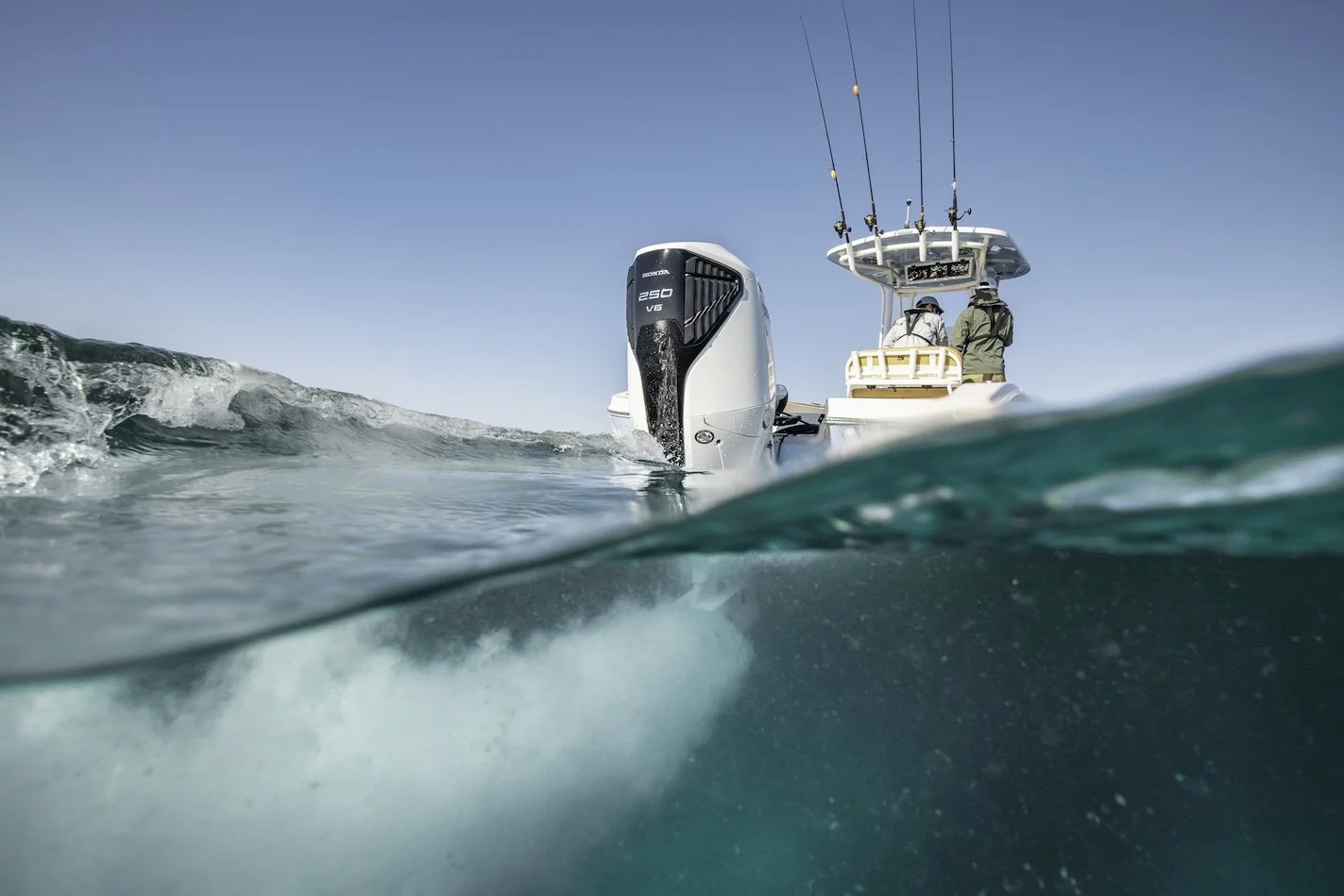 Creekside Marine_honda-marine-bf250-gpw-lifestyle-carolina-skiff-split-water-01-rgb.jpg