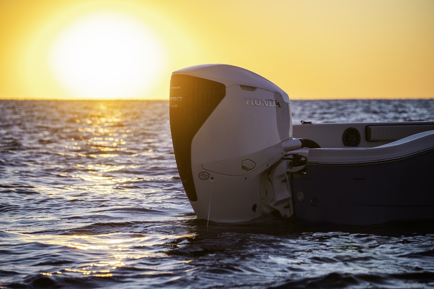 Creekside Marine_honda-marine-bf250-gpw-lifestyle-carolina-skiff-engine-01-rgb.jpg