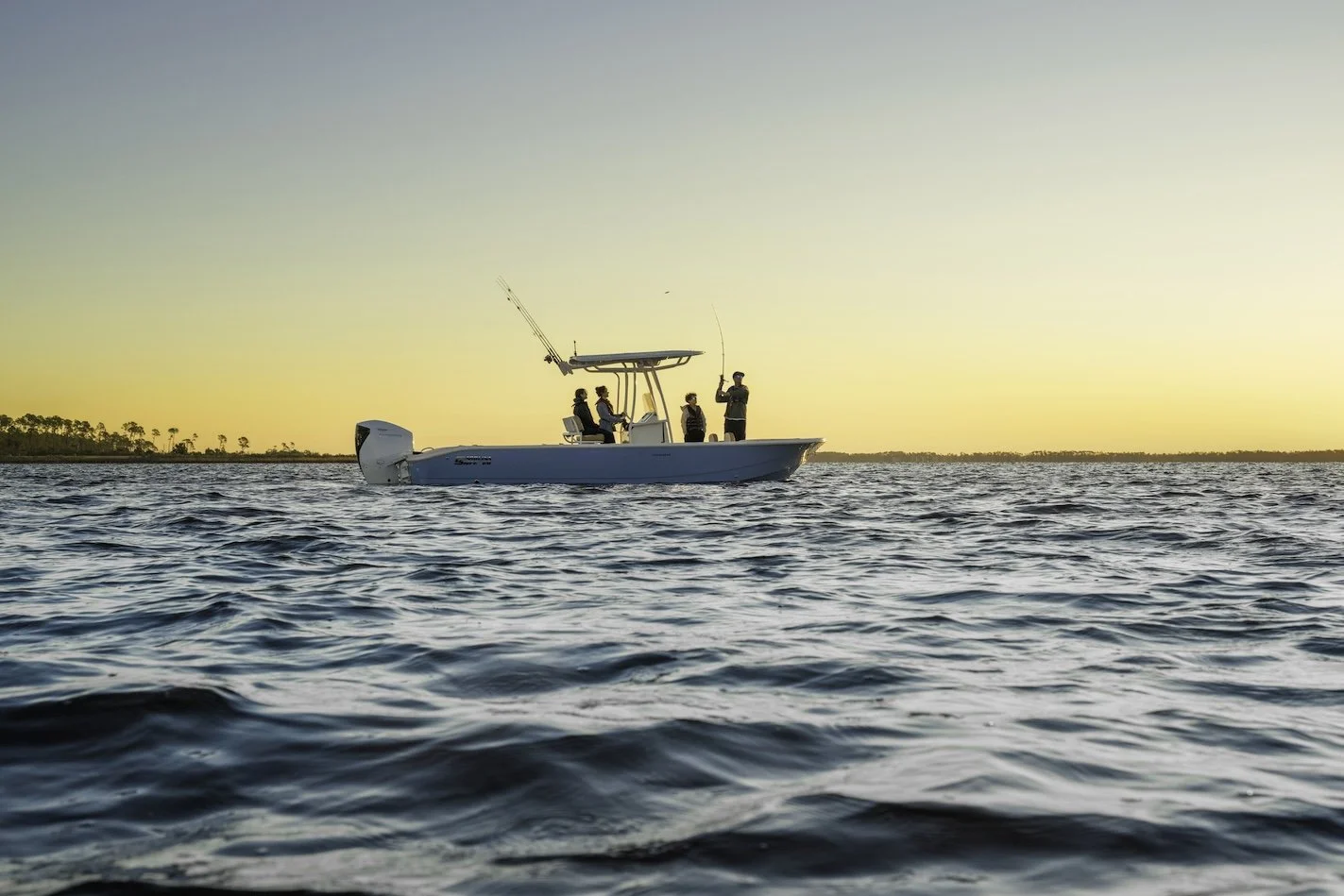 Creekside Marine_honda-marine-bf250-gpw-lifestyle-carolina-skiff-fishing-01-rgb.jpg