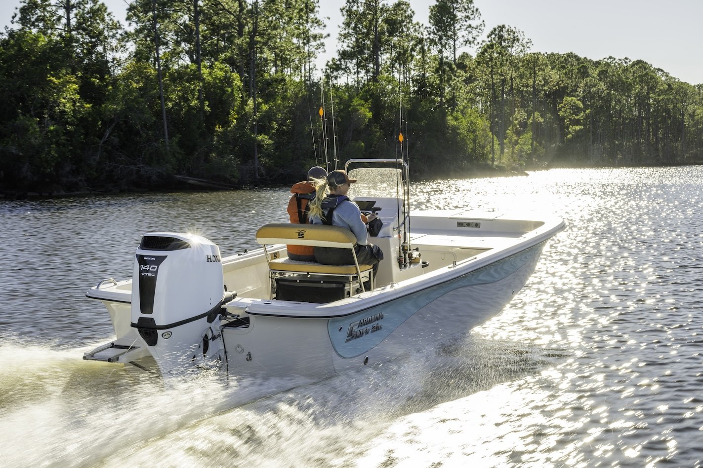 Creekside Marine_honda-marine-bf140-gpw-lifestyle-carolina-skiff-running-03-rgb.jpg