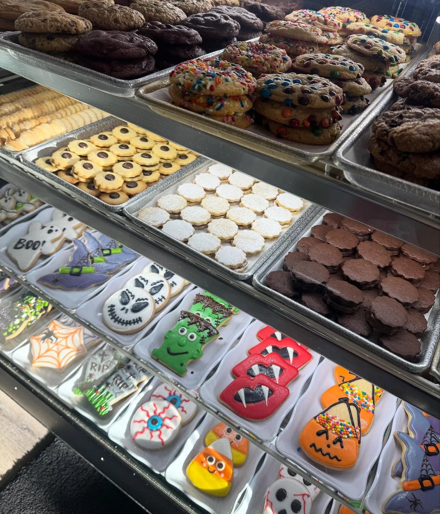 The Halloween cookies are finally here!! 💀👻🎃🕷️🕸️