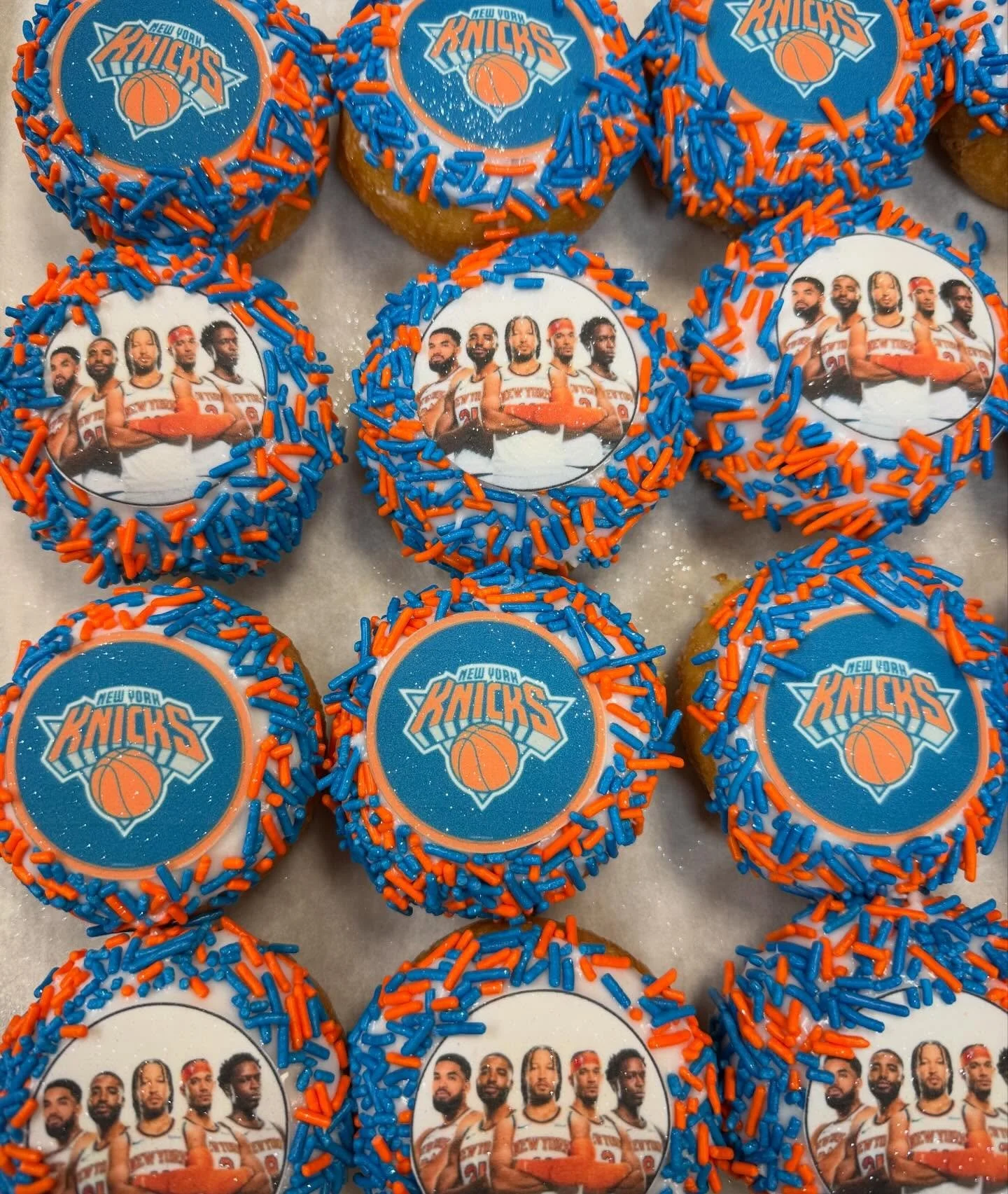 KNICKS DONUTS TODAY!🏀💙🤍 @nyknicks #nyknicks