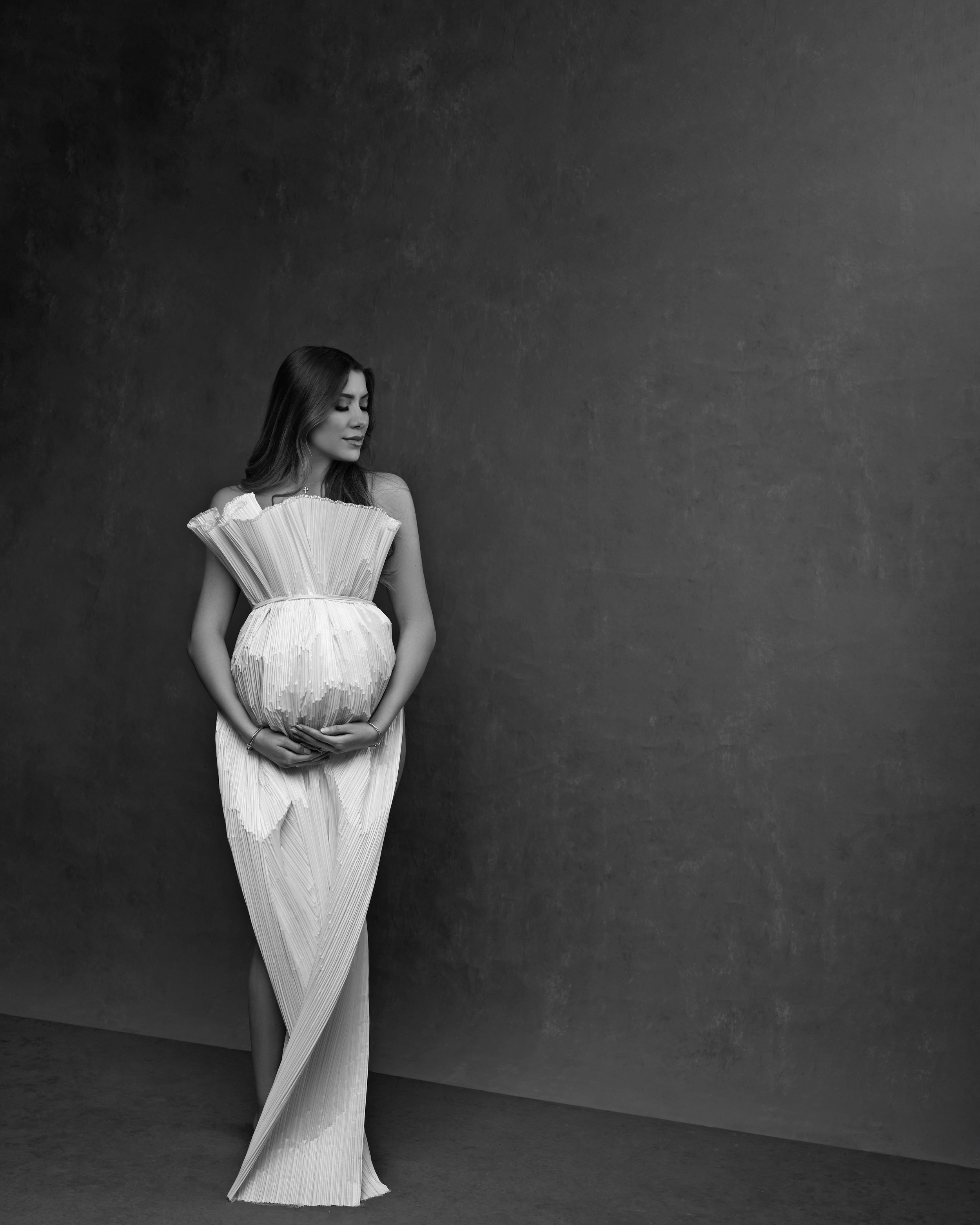 OliviaMaternity1444bw.jpg
