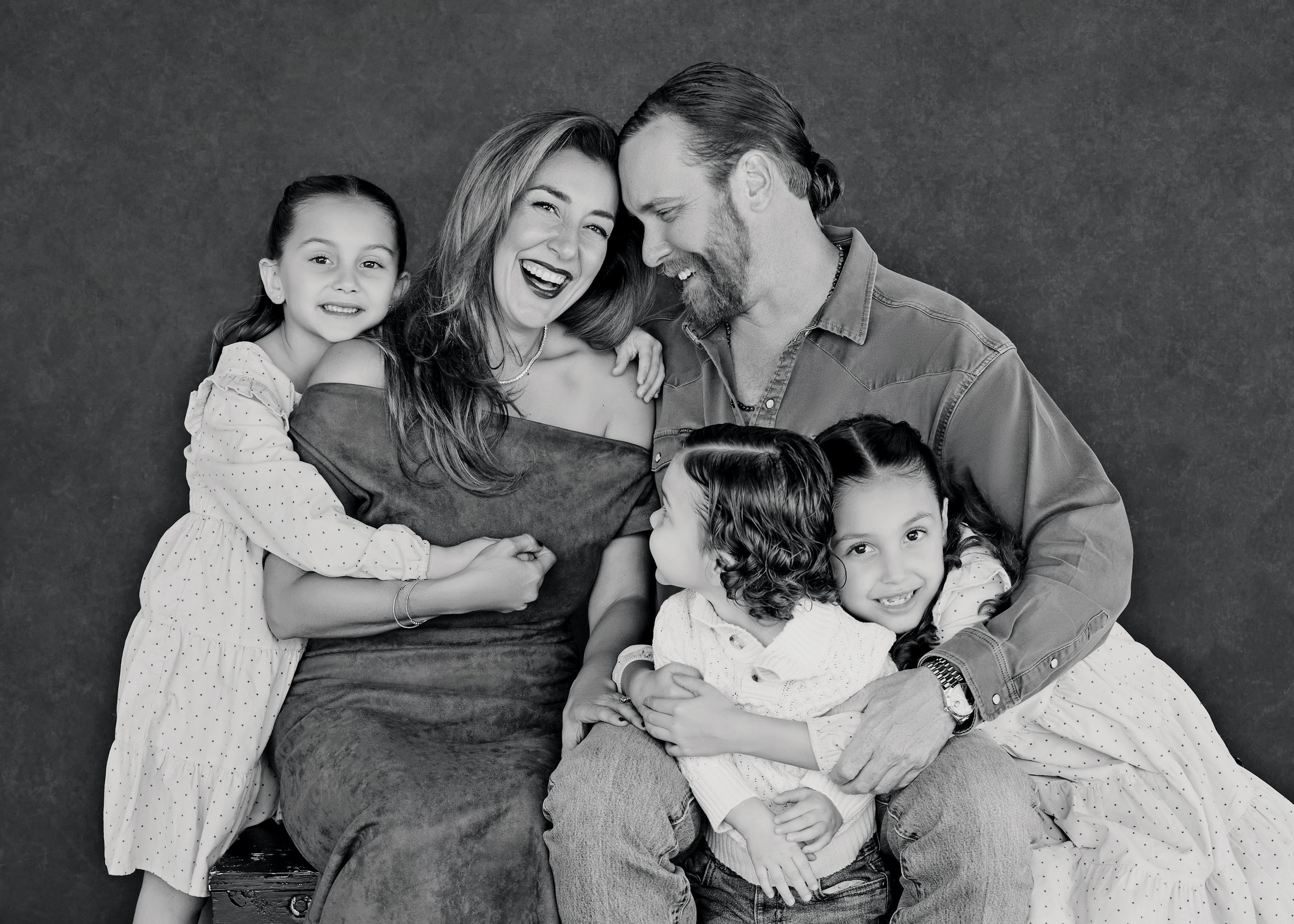 holandFamily20240122.jpg