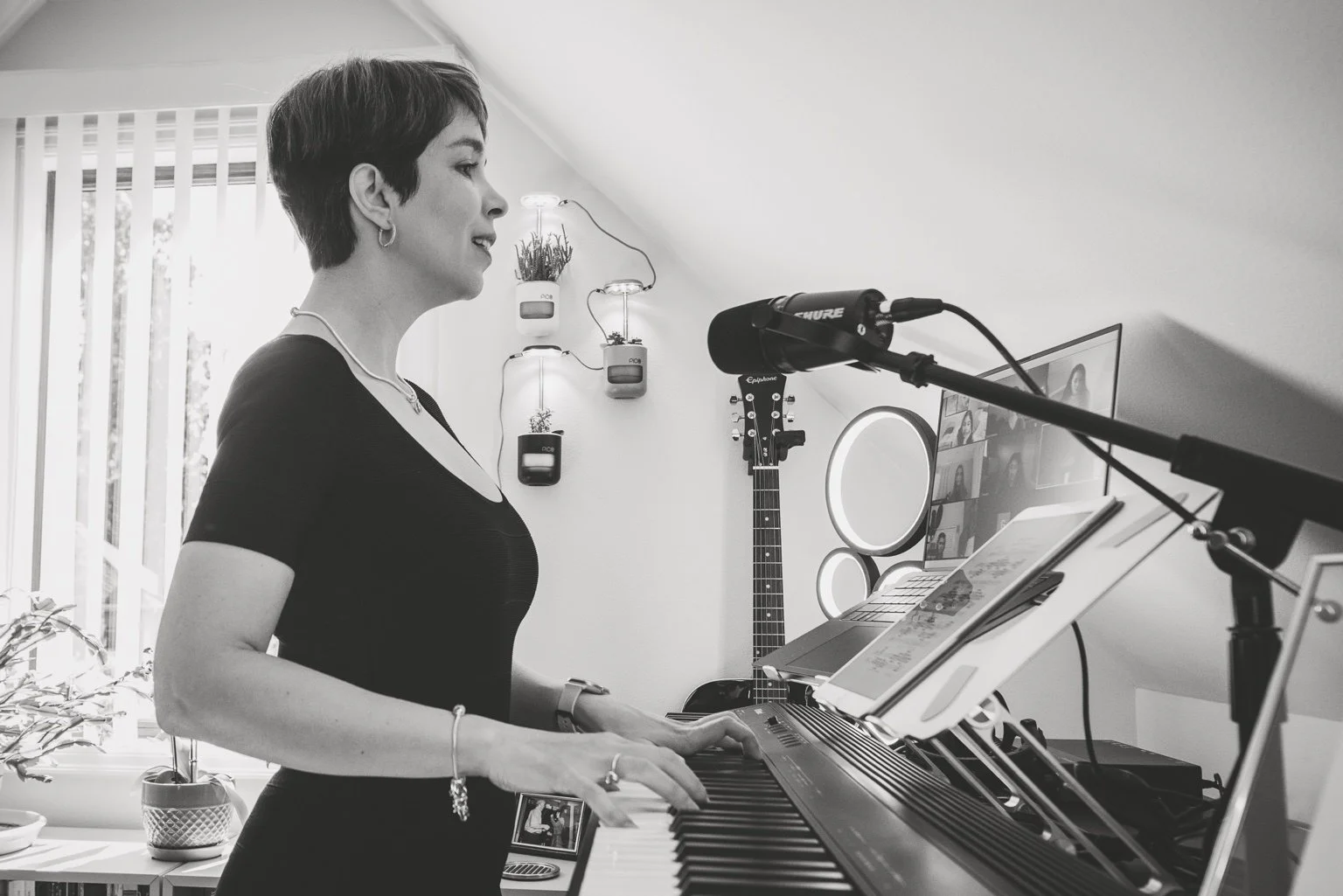 Dr. Raluca Marinescu teaching an online voice lesson at the piano