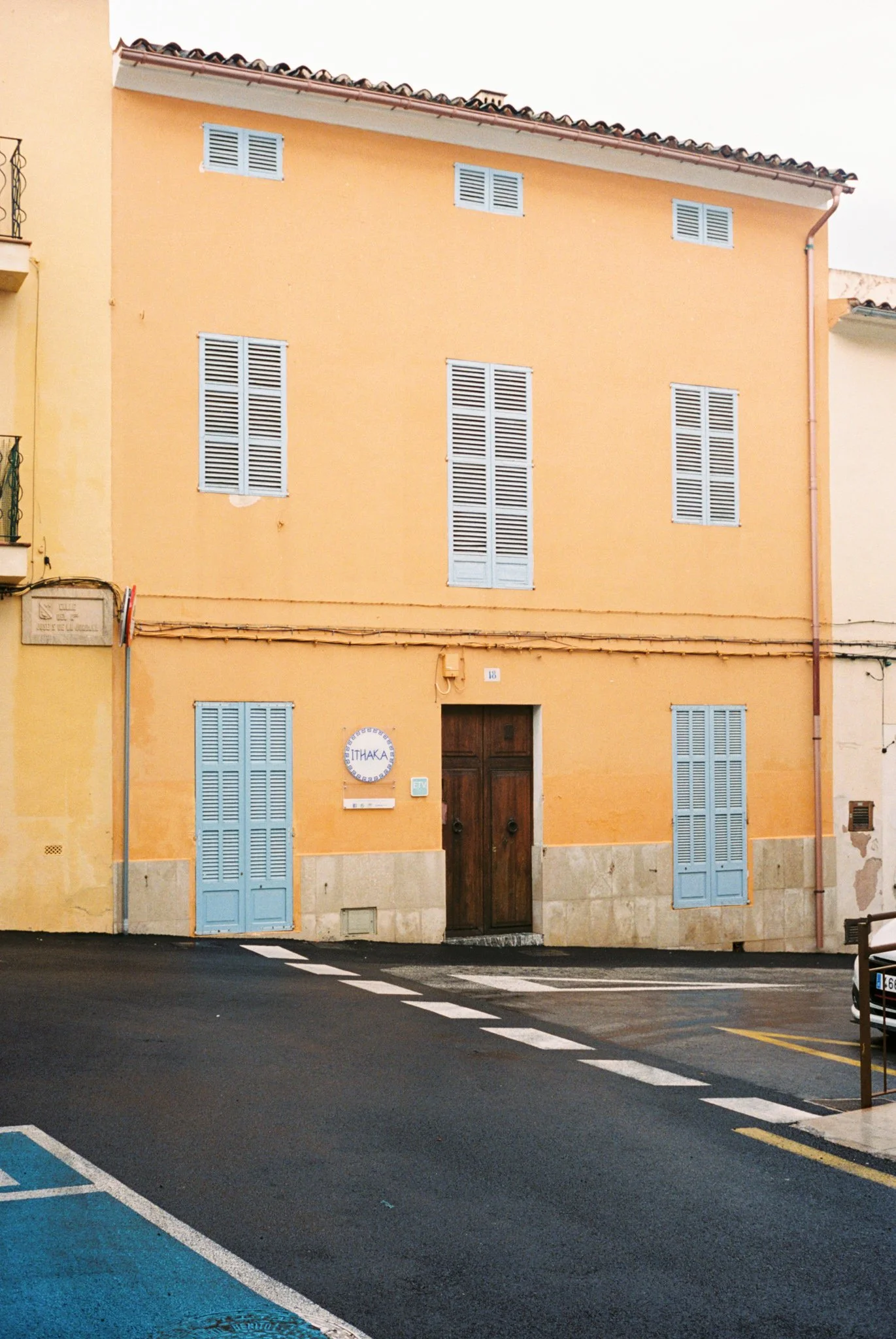 R1-05450-035A_WEBnologo.jpg
