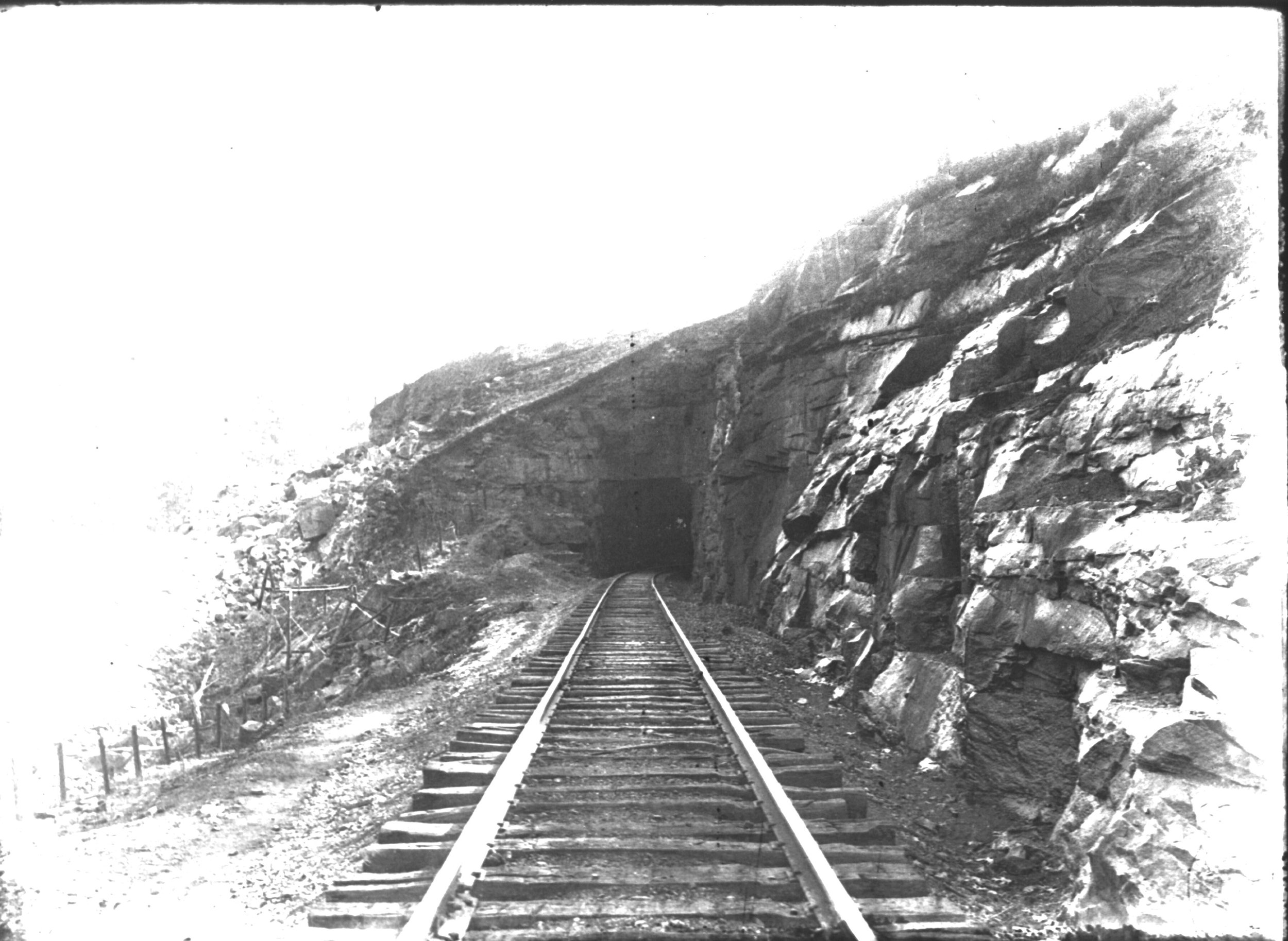 CuttinouttheTunnel.jpg