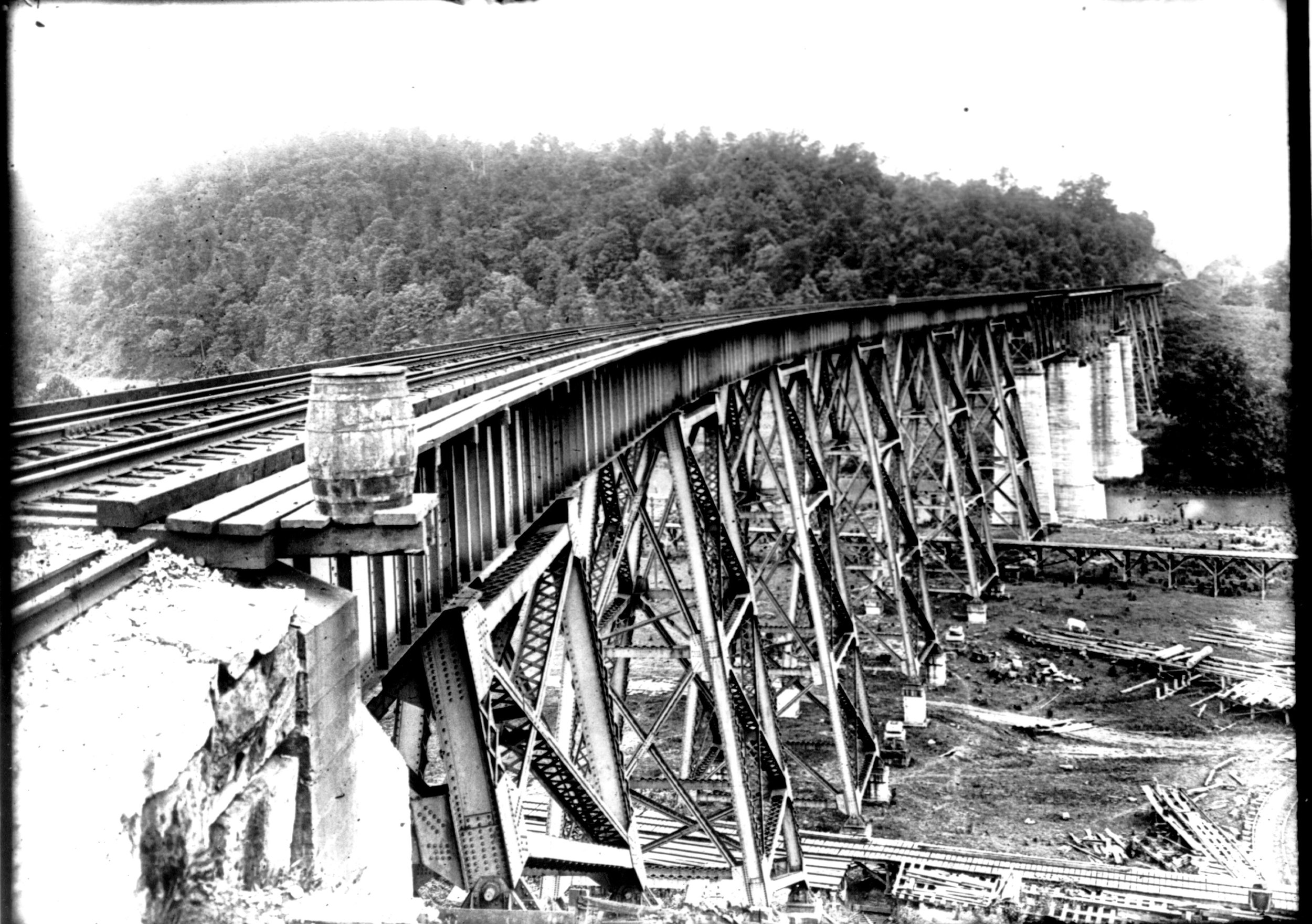 BridgeNewRiverSide.jpg