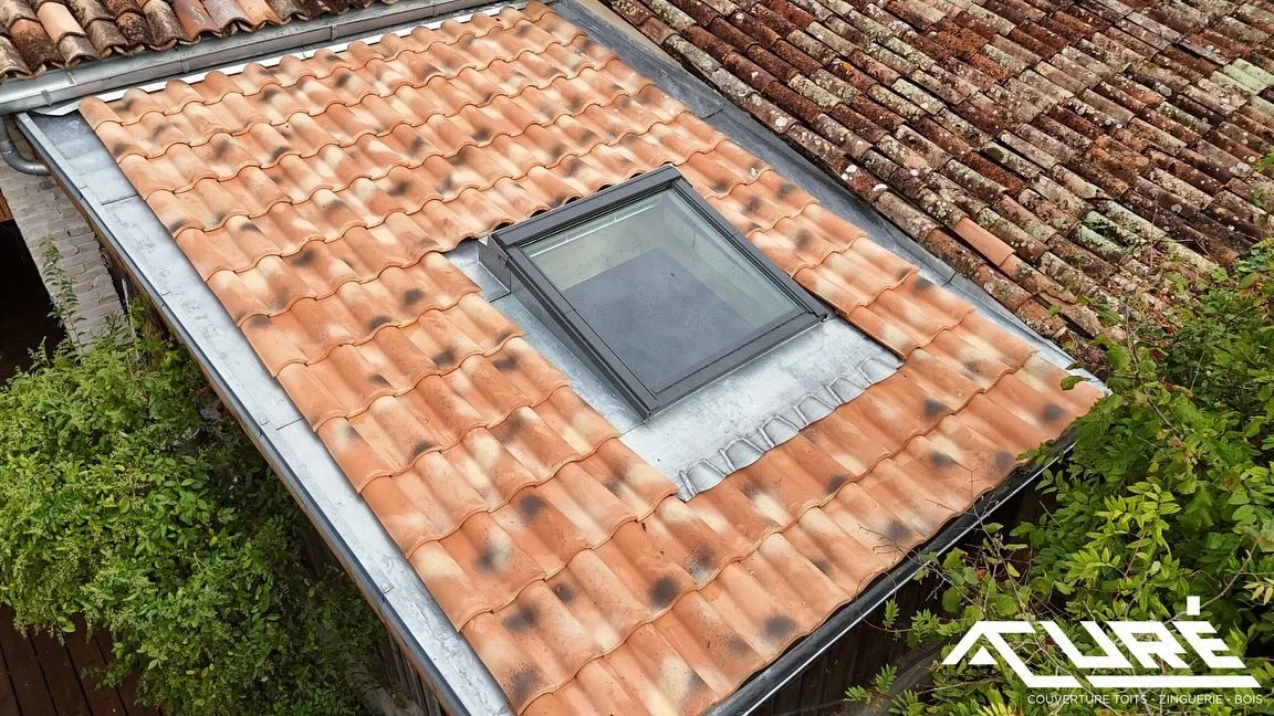 Nouvelle r&eacute;alisation de l&rsquo;&eacute;quipe @curecouverture d&rsquo;une toiture en tuiles GR13 avec reprise de charpente, cr&eacute;ation de chev&ecirc;tre pour y accueillir une fen&ecirc;tre de toit Velux 114x118 ! Encore bravo pour ce trav