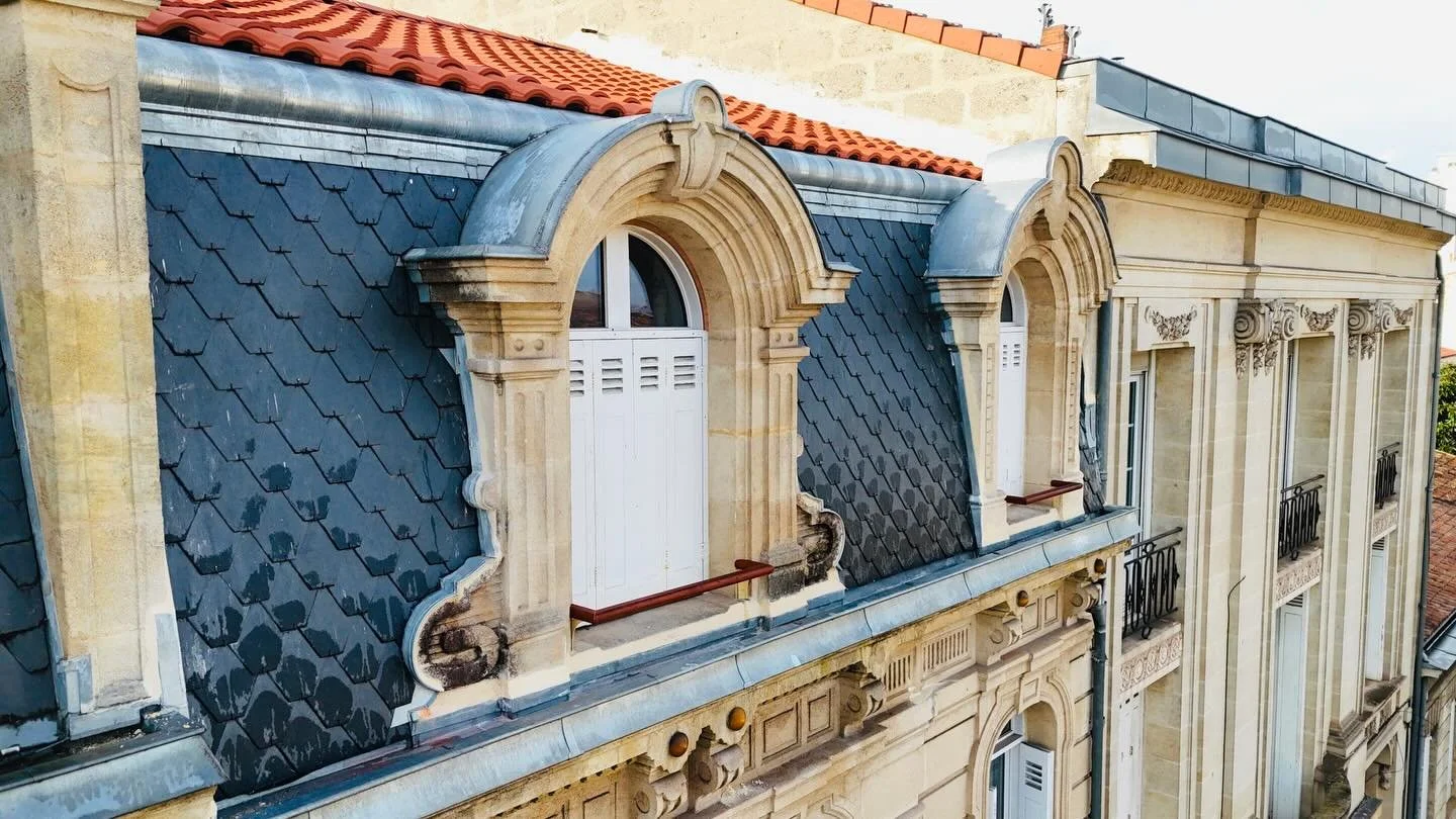 Nouvelle r&eacute;alisation sign&eacute;e @curecouverture !
Un chantier complet m&ecirc;lant ardoise, zinguerie, charpente, tuiles et pose de Velux.
Un travail pr&eacute;cis, soign&eacute;, r&eacute;alis&eacute; avec passion et ma&icirc;trise.

Merci