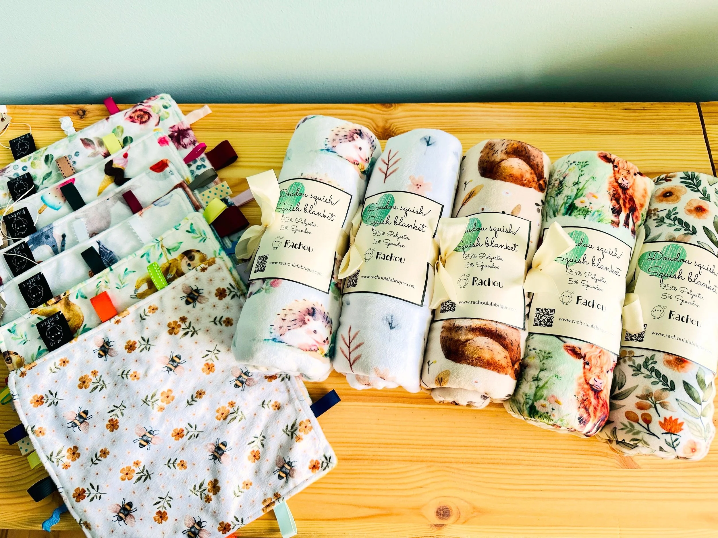 La belle s&eacute;lection de doudous qui seront dans la superbe friperie de charlesbourg 🥰
Quel est ton motif pr&eacute;f&eacute;r&eacute;? 
As-tu devin&eacute; de quelle friperie il est question? 👀
.
#rachoulafabrique #lacasadeb&eacute;b&eacute; #