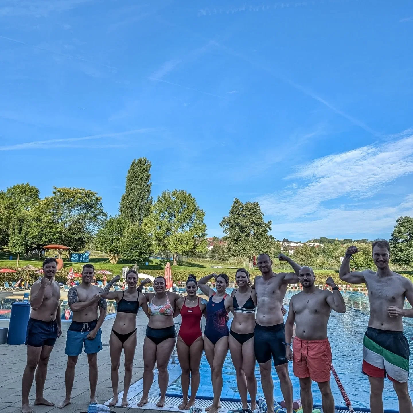 Unser SWIM WOD im Filderado hatte alles:💦

🏊&zwj;♂️ Technik-Drills f&uuml;r Brust und Kraul &ndash; Feinschliff an der Wasserlage, saubere Z&uuml;ge, mehr Effizienz.

⚡ Sprints, um die Geschwindigkeit zu pushen und das Herz zum Rasen zu bringen.

?