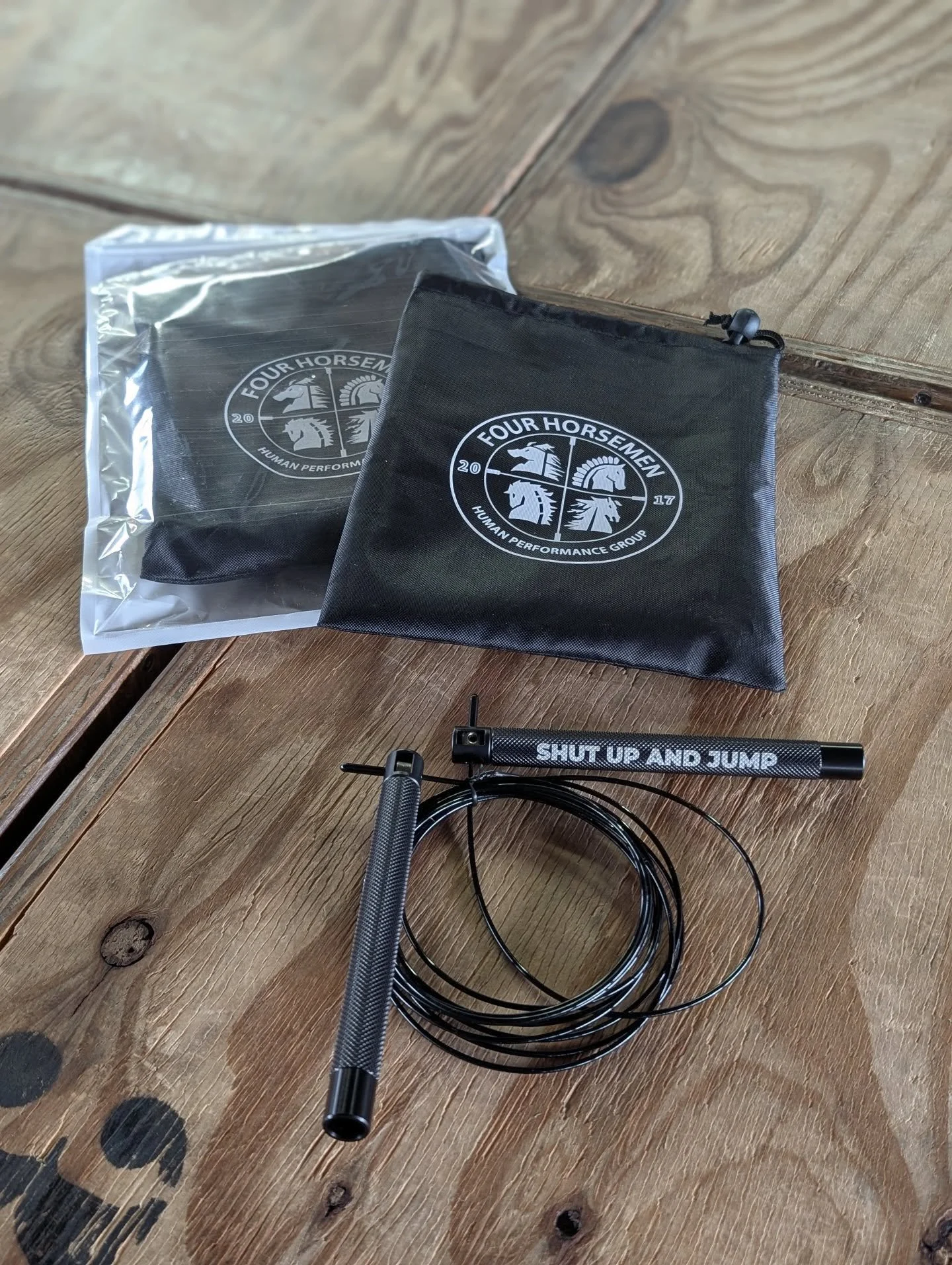 Ab jetzt bei uns verf&uuml;gbar: Springseile 🔥

Egal ob High Single Unsere, Double Unsere oder Triple Unders: Shut up and jump! 🦘