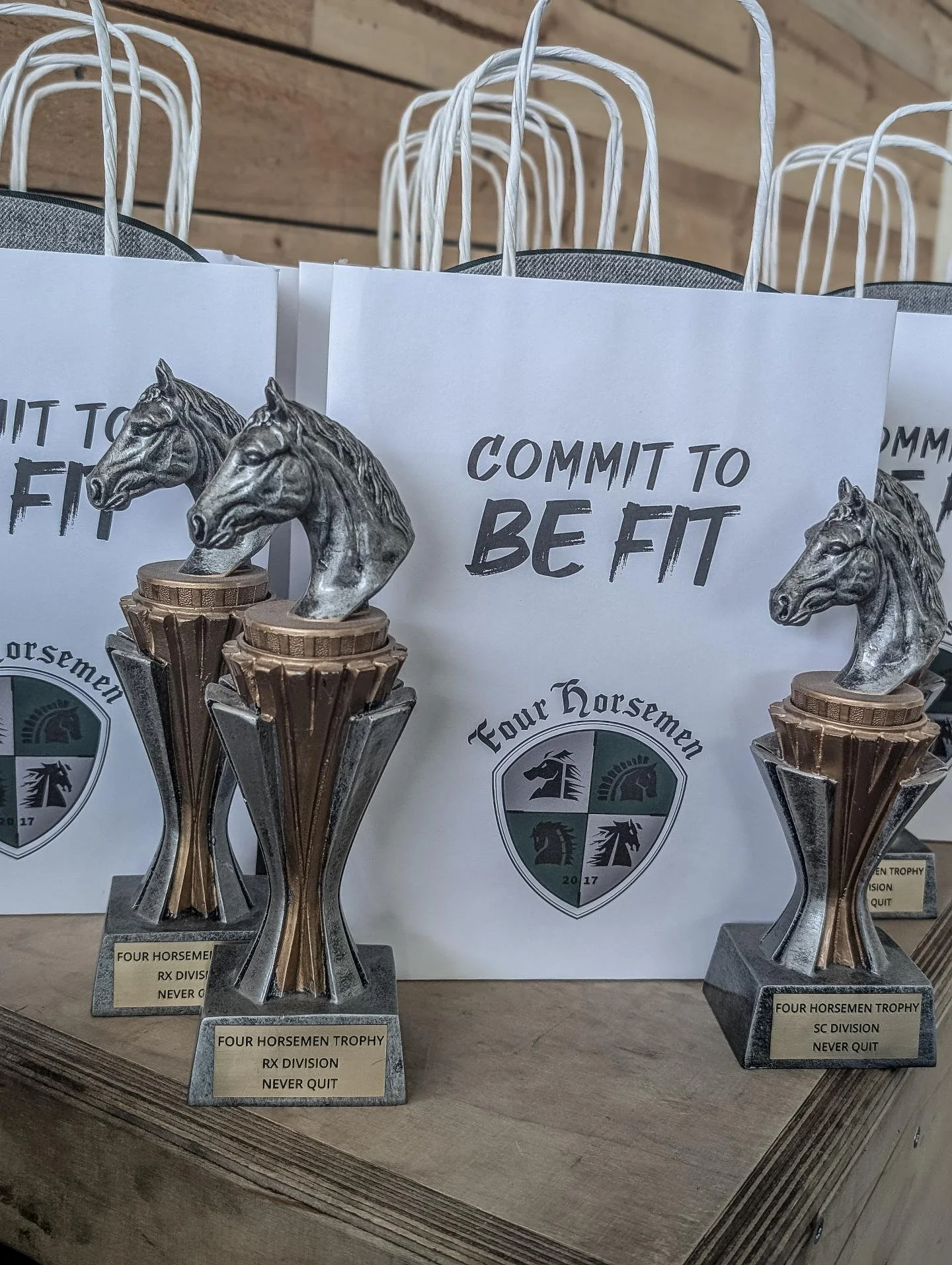 Morgen ist es wieder soweit: Die Four Horsemen Trophy steht an 🏆

Ab 09:30 Uhr startet unser interner Wettkampf in der Box &ndash; und dieses Mal ist die Single Division an der Reihe 🔥

Zweimal im Jahr bringt die Four Horsemen Trophy unsere Communi