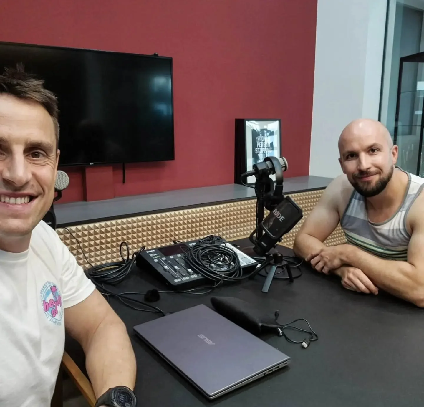 Podcast Folge 118 - Sommer 2026: 
Was gibt es neues bei den Four Horsemen?

Auch wenn es drau&szlig;en gerade nicht so aussieht: Der Sommer steht vor der T&uuml;r. In dieser Folge geben Micha und Max ein kurzes Update, was es diesen Sommer Neues bei 