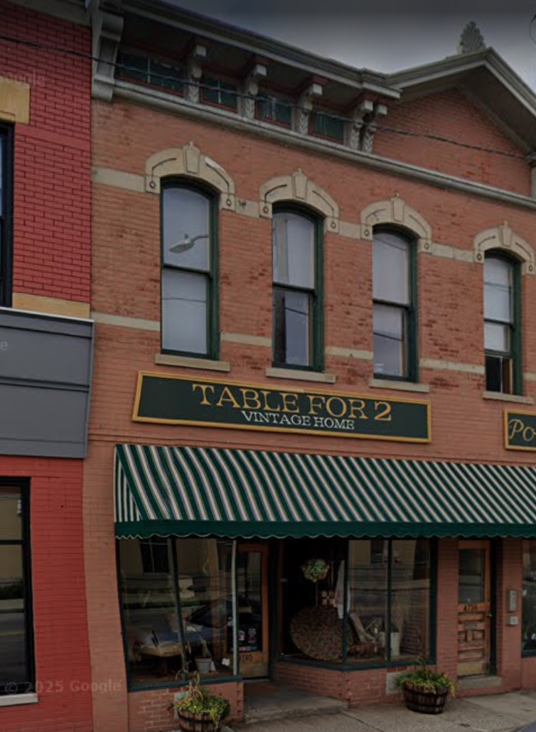 Vintage Babes Meet Up at Table for 2