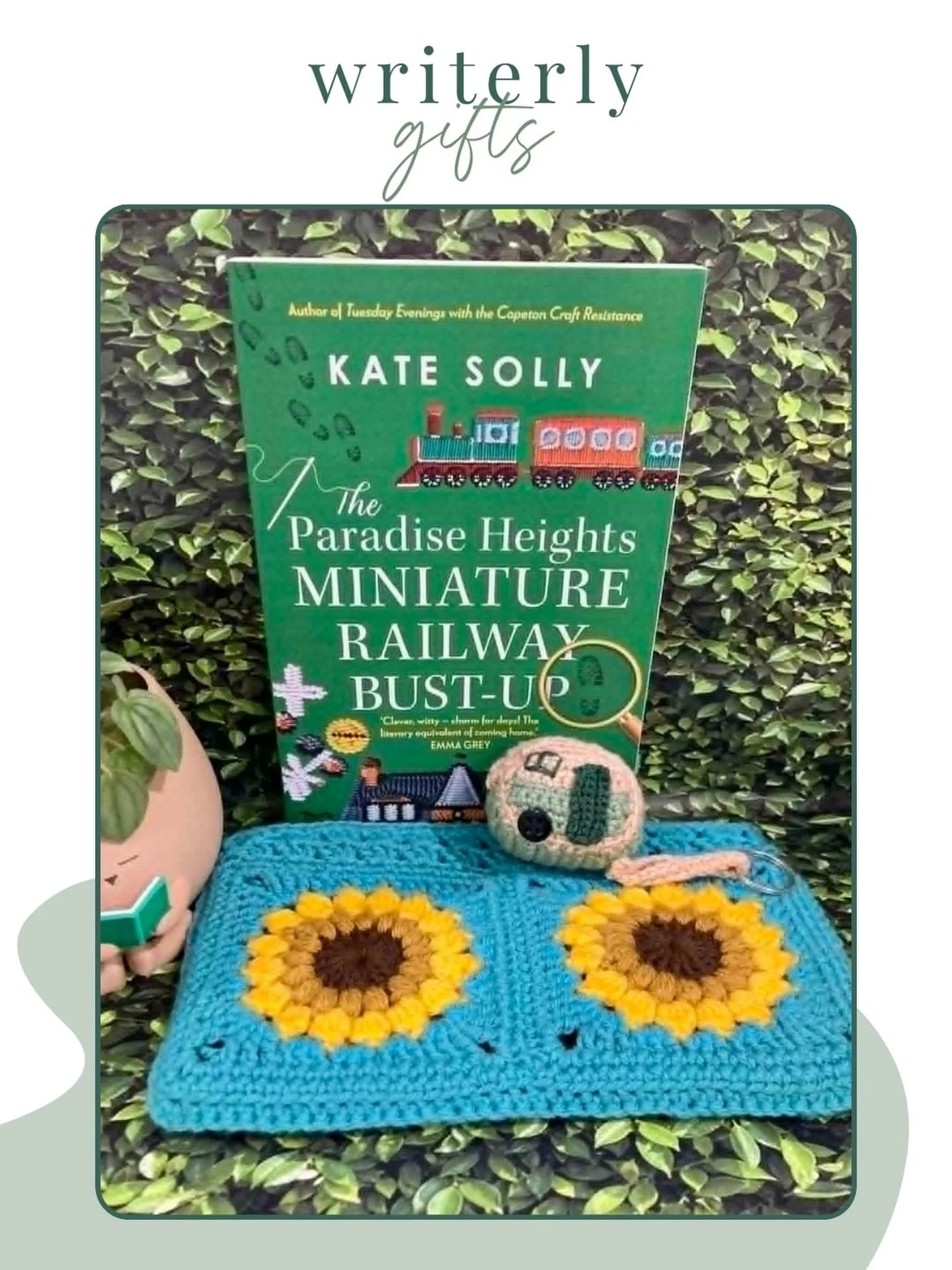How cute are these gifts @katesollywriter crocheted me for hosting her on her recent Sydney author tour! A gorgeous case with sunflowers and the cutest van key ring in a nod to the caravan that features in my WIP, sage green Veronica Van. 💚🤎💛