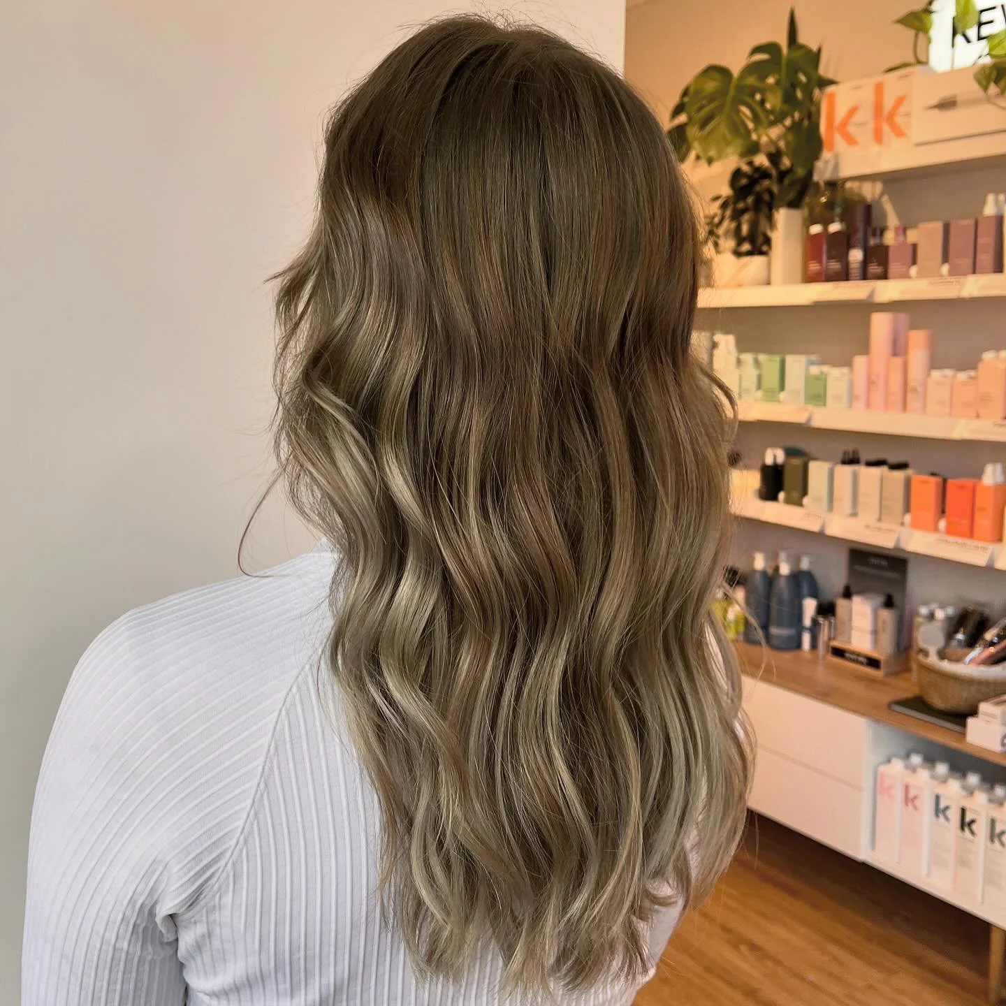 Loving this hair, loved doing it 

&bull;
&bull;
&bull;balayage look,low maintenance hair styled with Kevin Murphy anti gravity and of course heat defence and finished with bedroom hair with a soft wave☀️💐
&bull;
#balayagehighlights #highlights #hai