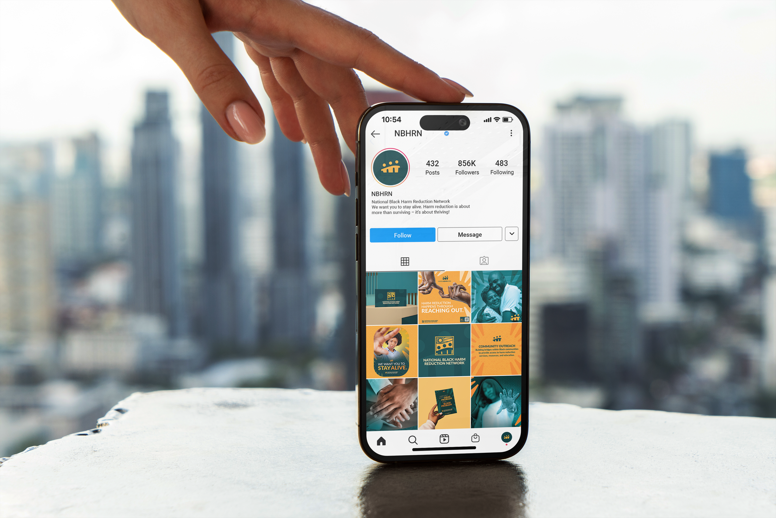 INSTA - Mobile 03.png