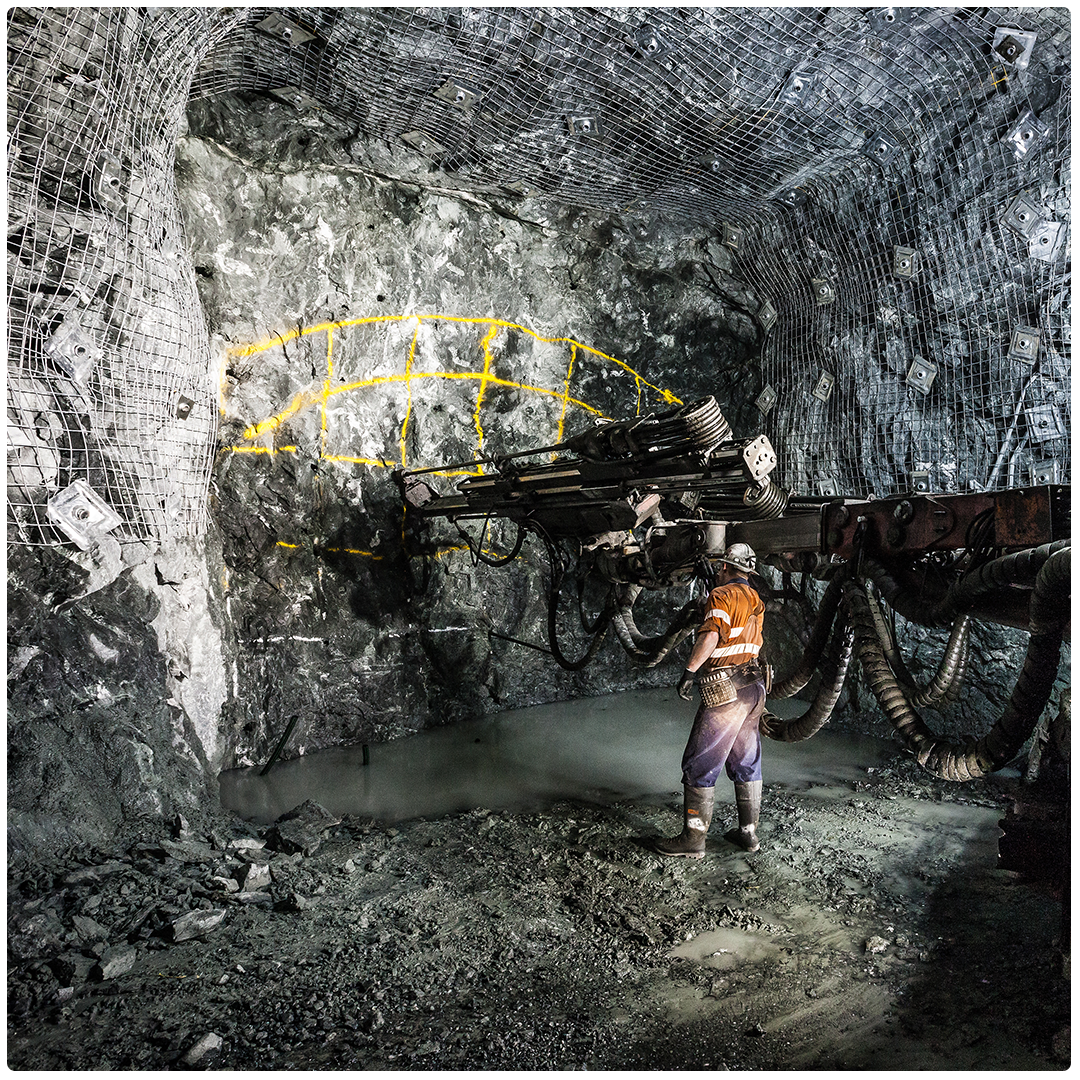 Underground mining simulation — vehicle interaction and congestion analysis using idoba.sim