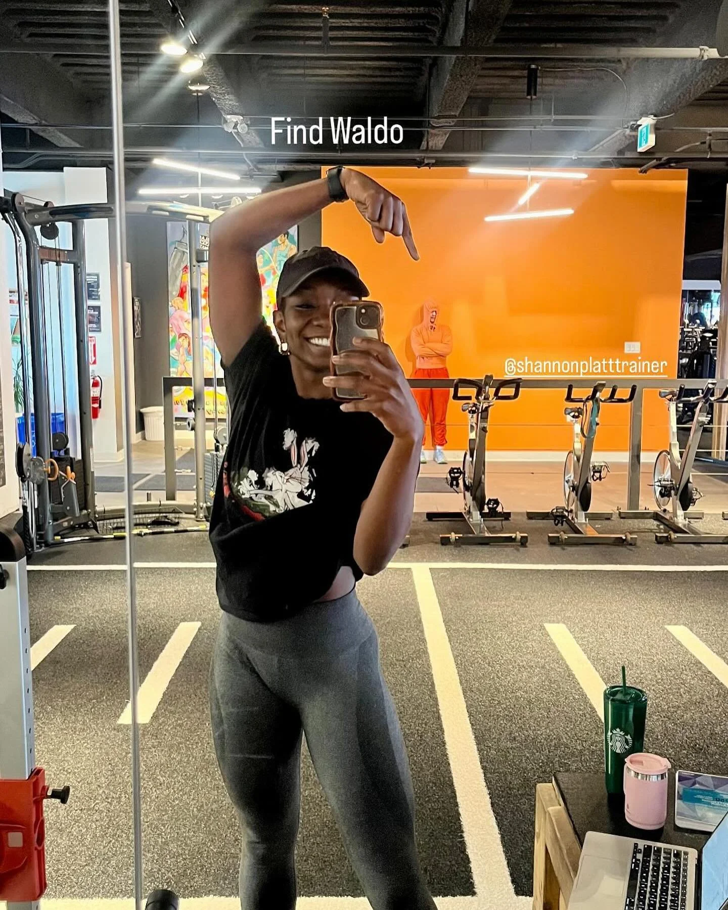 You know how sometimes you start to dress like your partner when you’ve been together for a while? This is me and @proedgetraining 🍑🍊 
Photo credit @djredskittlez 🧡