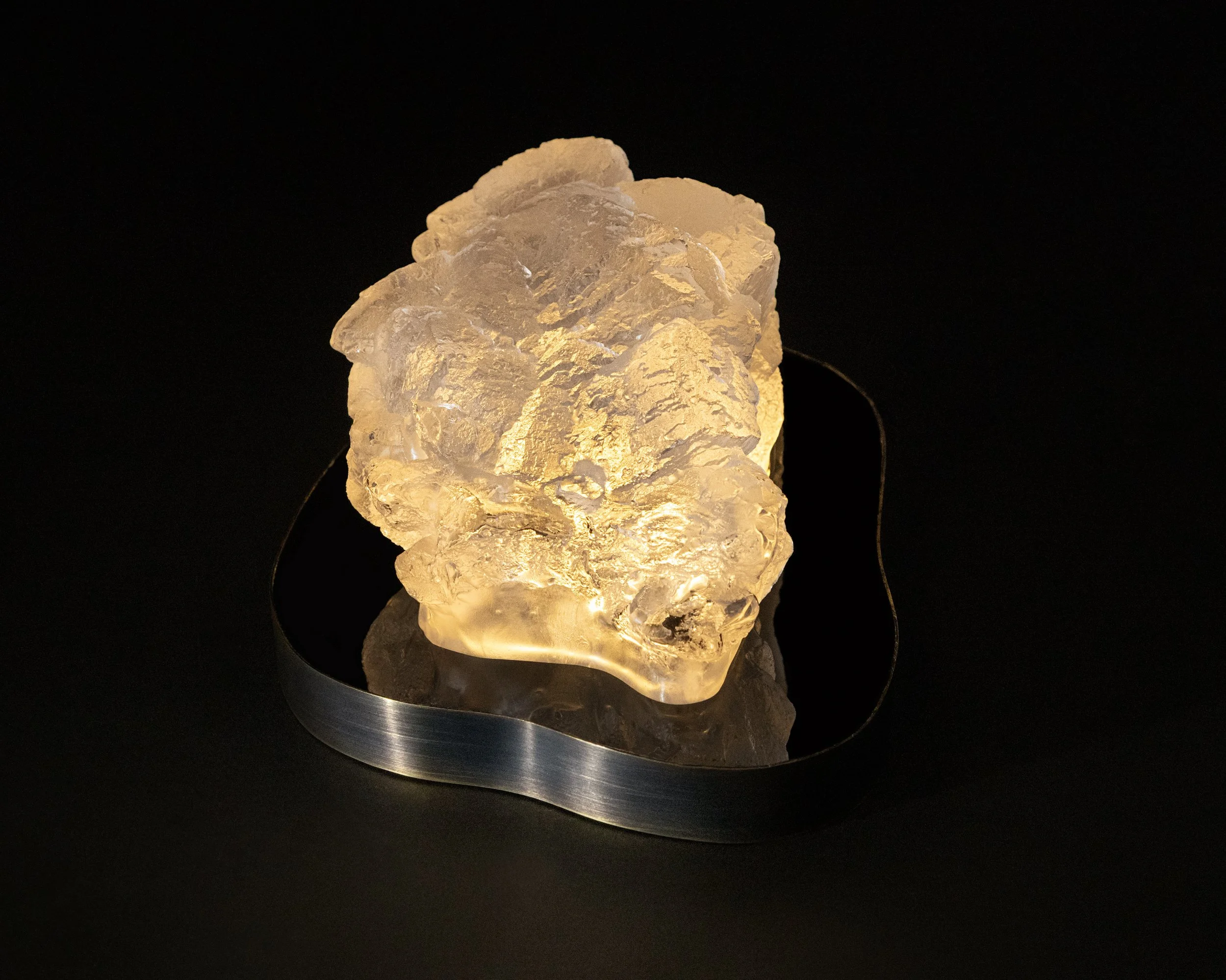 Trona in blown glass. 10x7.5x4.5". Blown glass, acrylic, brass. 2026.