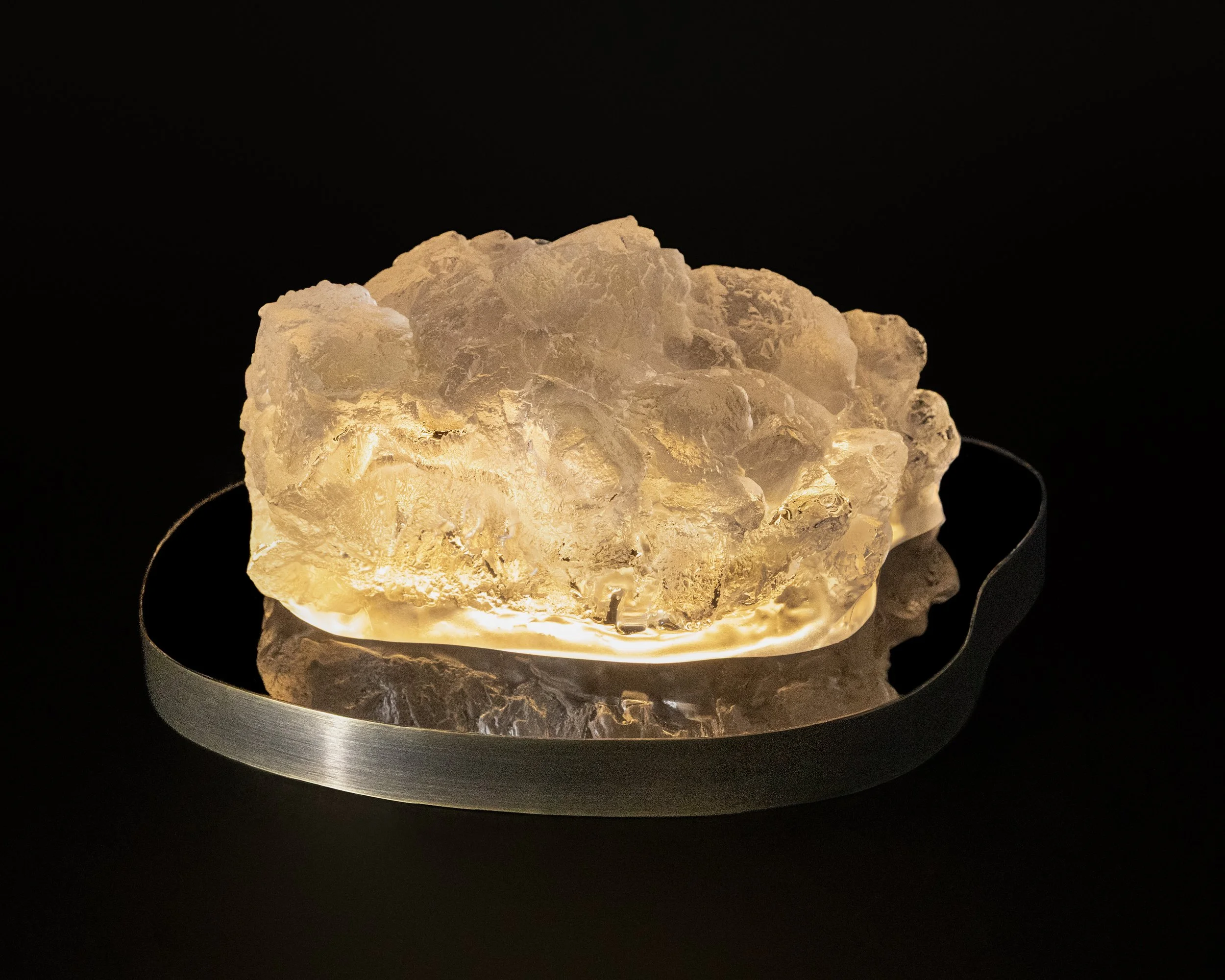 Trona in blown glass. 10x7.5x4.5". Blown glass, acrylic, brass. 2026.