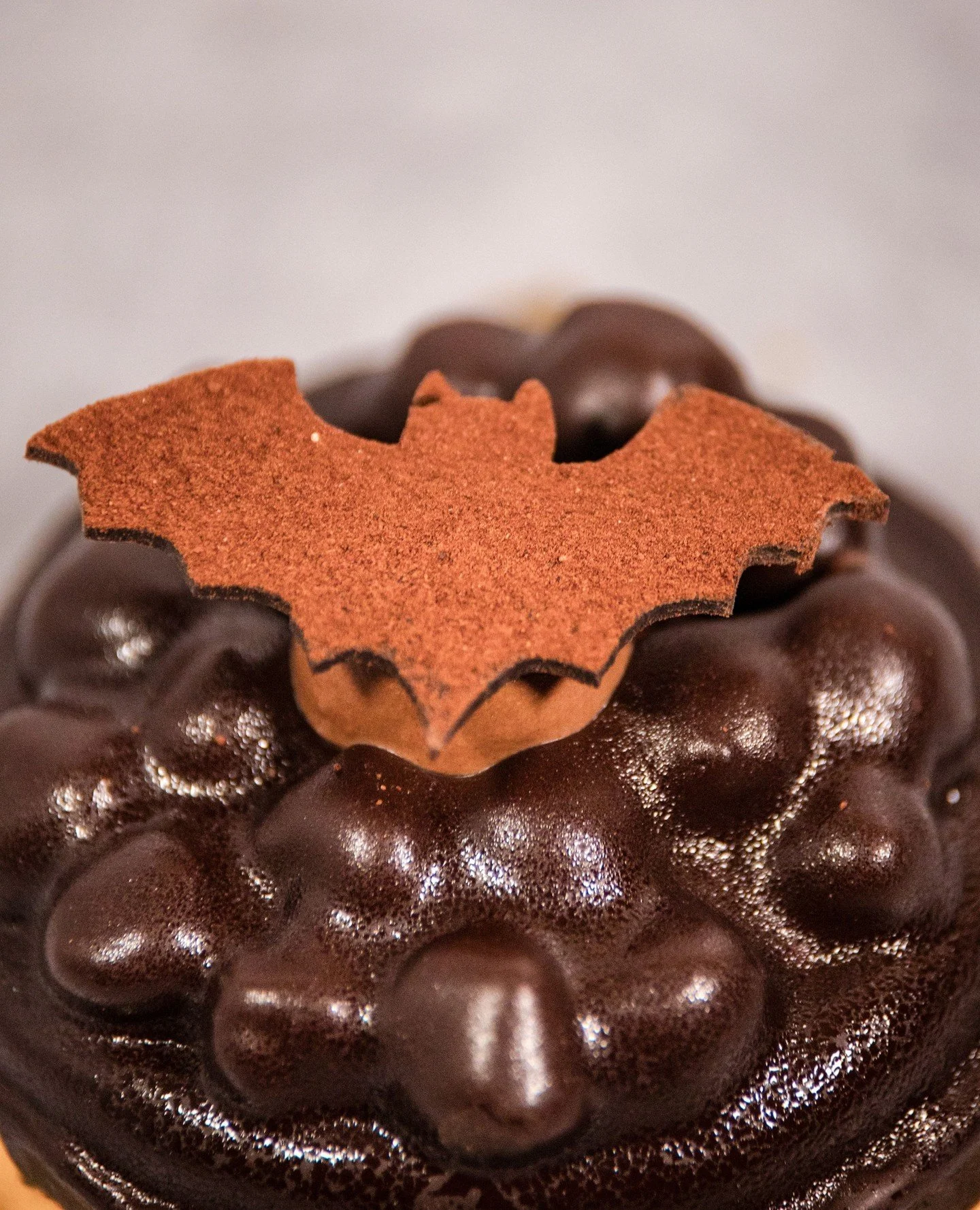 Halloween is almost here&hellip; and this one&rsquo;s calling your name. ⁠
Have you tried the Choco Hazelnut Tart yet?
