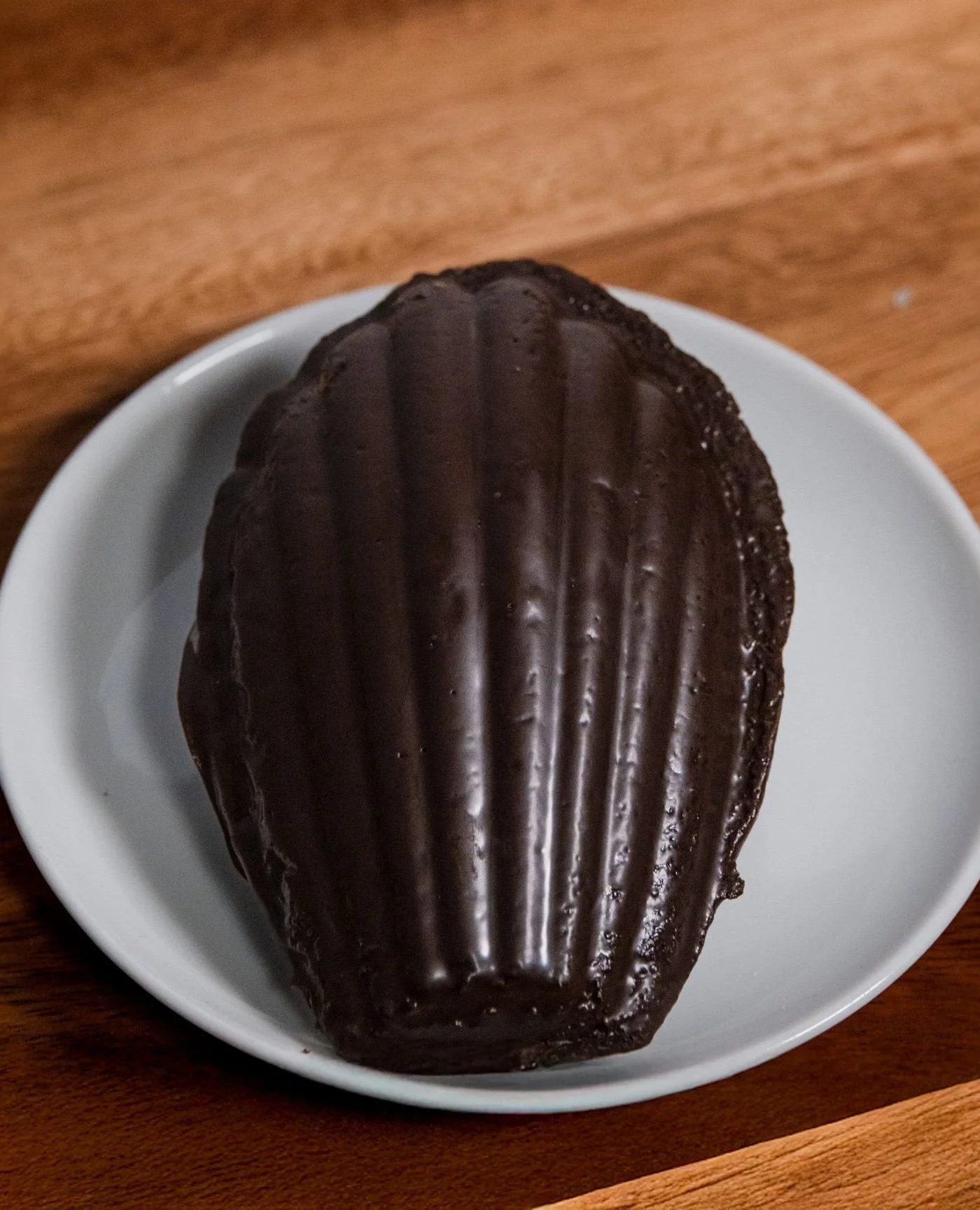 Soft in the center, delicately crisp on the edges, and dipped in rich chocolate. These chocolate madeleines are what cozy cravings are made of. Perfect with coffee, tea, or straight off the cooling rack. Now just a click away with online ordering.
