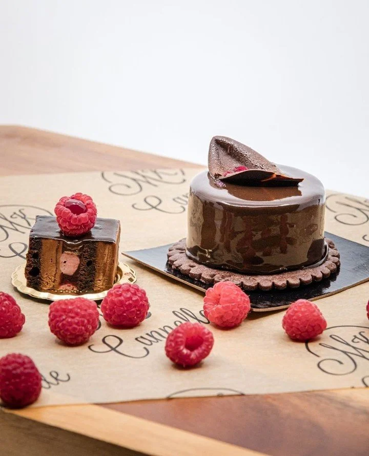 Whether it is graduations, showers, weddings, or someone specials birthday party; our desserts are perfect for all of your dessert table dreams.  Full size or minis both make an impact that is rarely forgotten. ⁠
⁠
#eventcatering #eventplanning #dess