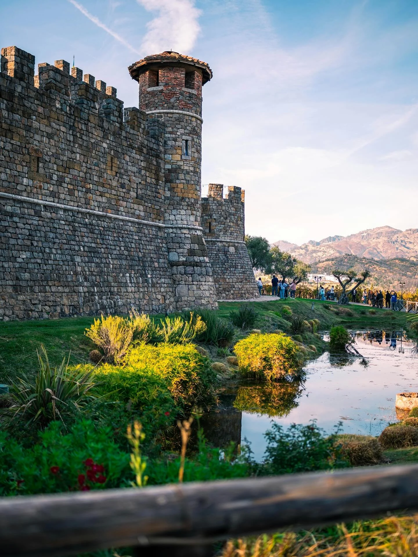 Napa isn’t just wine, it’s magic.
Hot air balloons at sunrise, fairytale castles, rolling vineyards… and yes, the best Cabernet you’ve ever had.
Let Voya take you there.
👉 www.voyafrance.com
#luxurytravel #travelinstyle #bu
