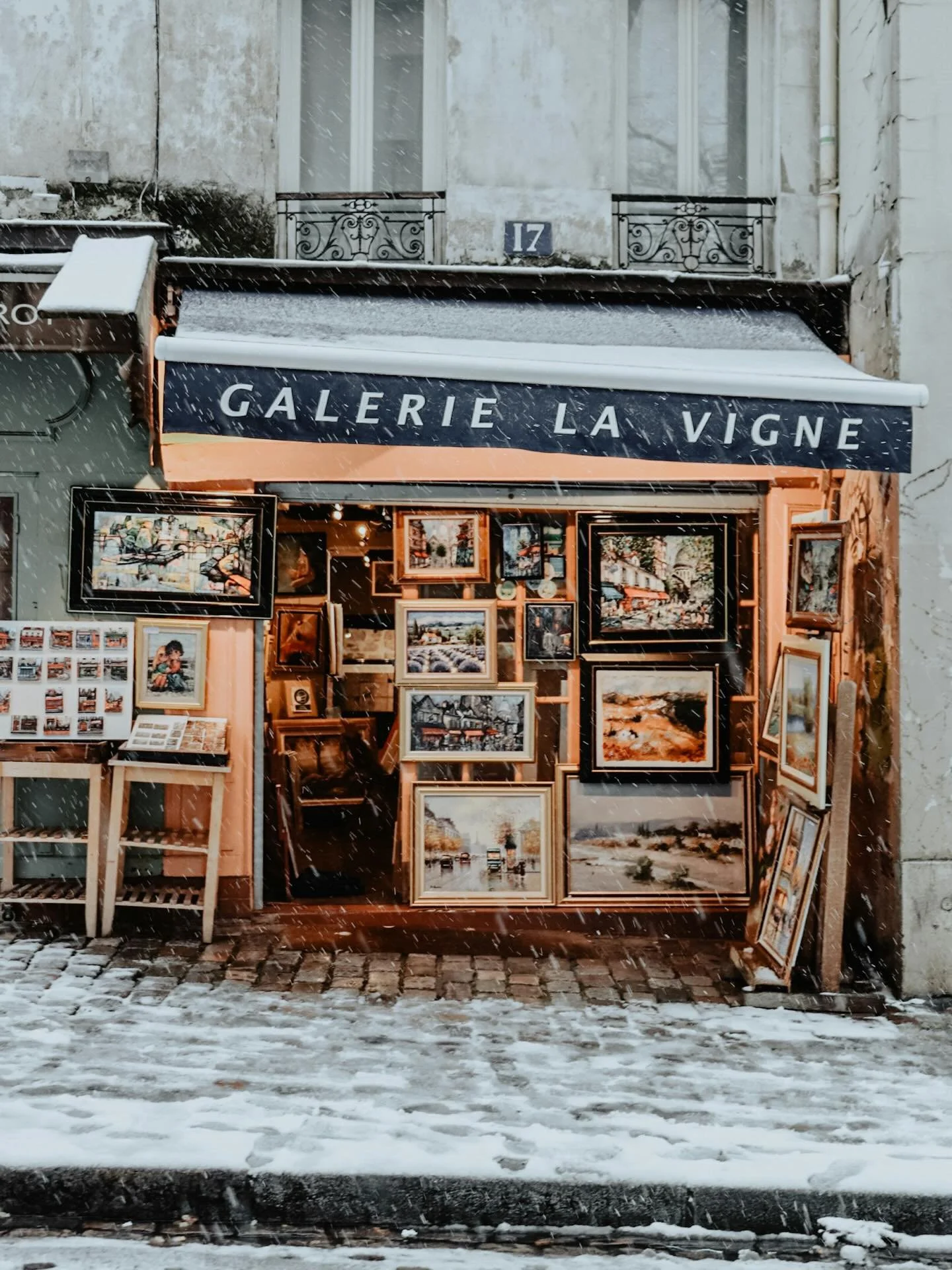 From enchanting villages to sparkling Parisian nights 
France is pure holiday magic.
Joyeux No&euml;l et Happy Holidays from Voya France!
May your season be filled with beauty, joy &amp; new adventures. 🇫🇷🎄

&rarr; www.voyafrance.com

#voyafrance 
