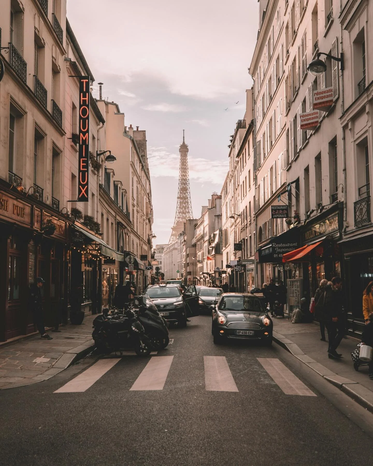 February in Paris&hellip; and spring is almost here. 🇫🇷

The light is getting softer, the terraces are waking up, and France is about to bloom.

March through May is one of the most beautiful times to visit.
Let&rsquo;s plan your spring escape.

#v