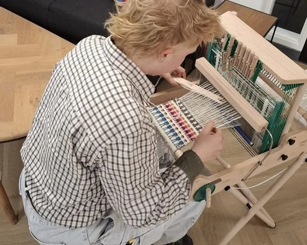 Rigid Heddle Loom vs Shaft Loom - which one is right for you?