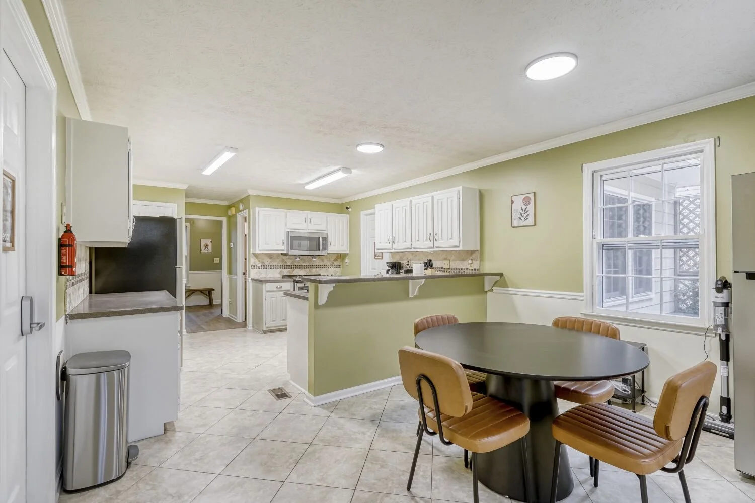 1880 meadowchase court - Web Quality - 014 - 14 Breakfast Area.jpg